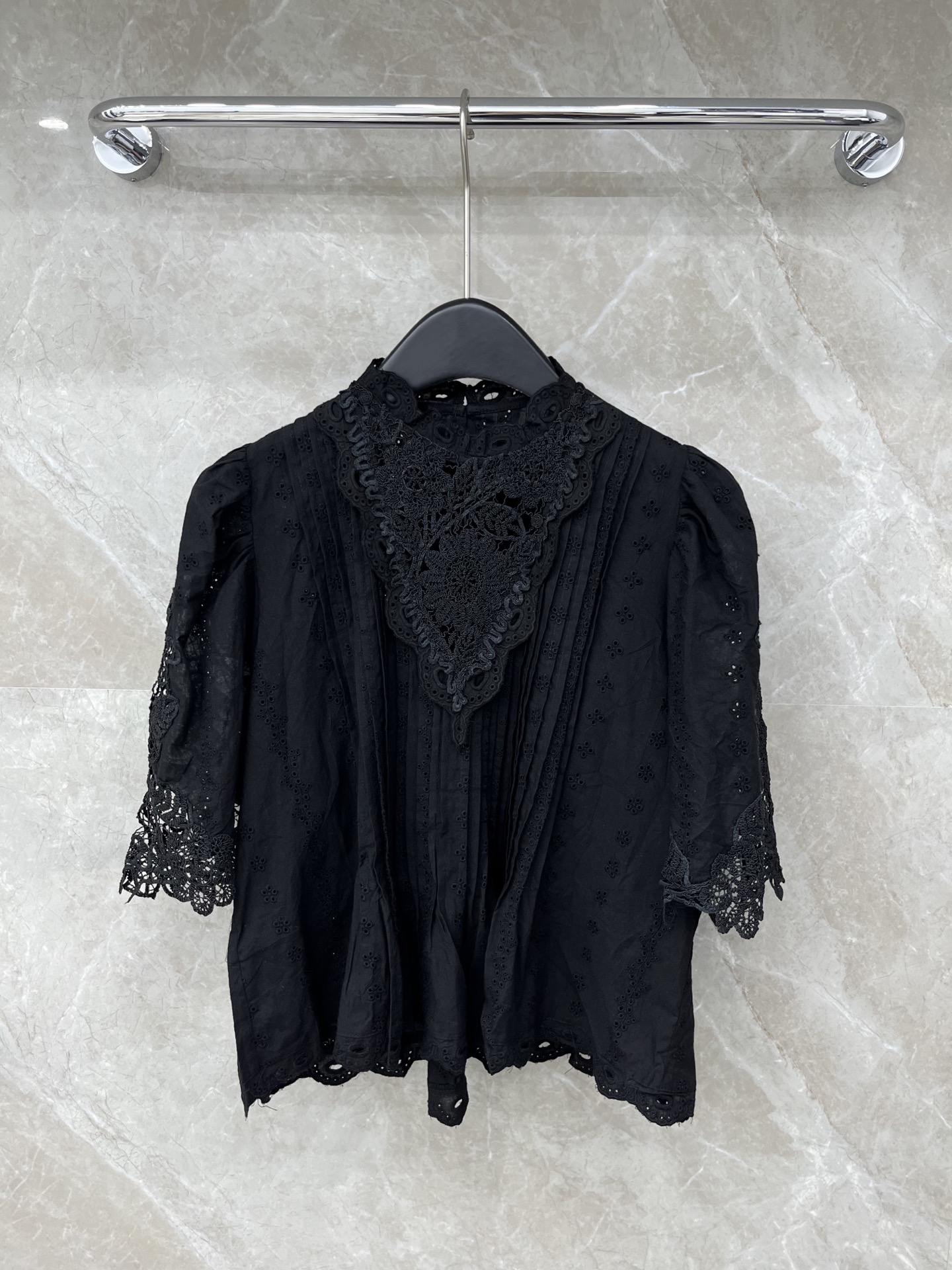 🛒𝐍𝐄𝐖 · 𝟐𝟎𝟐6/爆款现货原单品质 小众*｜2026新品长袖水溶蕾丝镂空拼接衬衫灯笼袖设计 精致刺