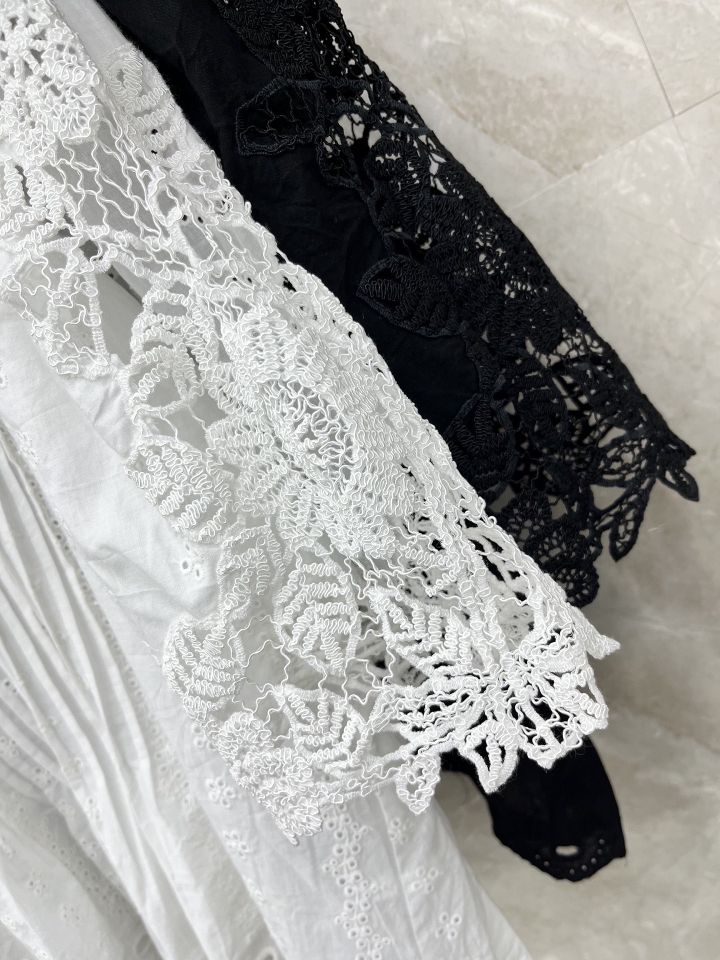 🛒𝐍𝐄𝐖 · 𝟐𝟎𝟐6/爆款现货原单品质 小众*｜2026新品长袖水溶蕾丝镂空拼接衬衫灯笼袖设计 精致刺