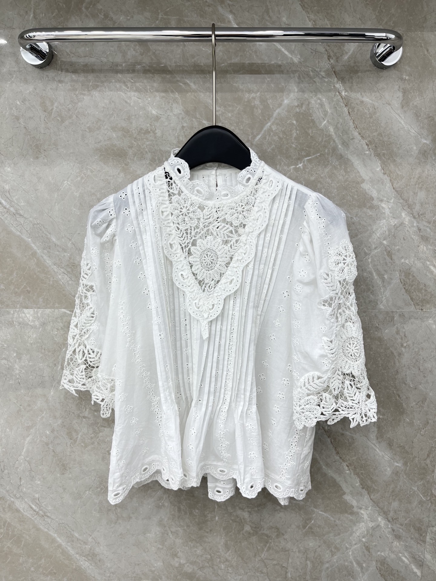 🛒𝐍𝐄𝐖 · 𝟐𝟎𝟐6/爆款现货原单品质 小众*｜2026新品长袖水溶蕾丝镂空拼接衬衫灯笼袖设计 精致刺