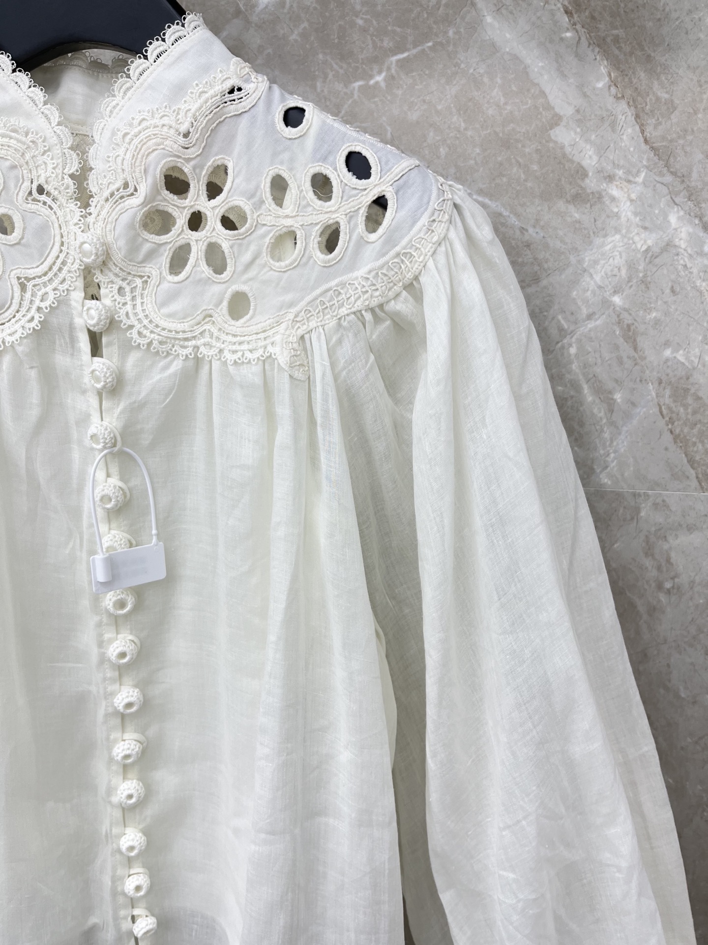 🛒𝐍𝐄𝐖 · 𝟐𝟎𝟐6/爆款现货原单品质 小众*｜2026新品长袖水溶镂空拼接两件套衬衫灯笼袖设计 精致