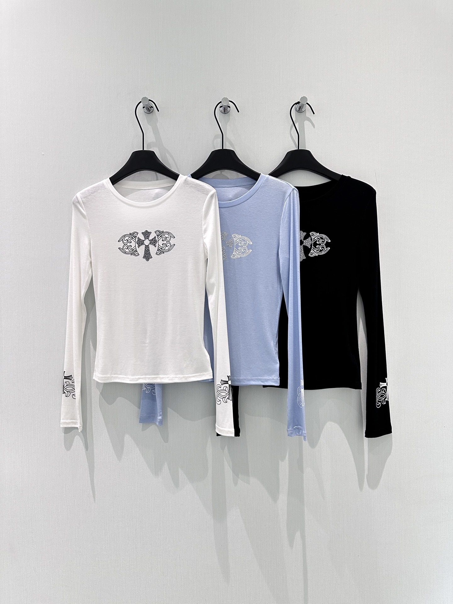 🛒𝐍𝐄𝐖 · 𝟐𝟎𝟐6/爆款现货设计师 原创｜2026新款天丝羊毛打底衫云感舒适的系列！上身的触感谁穿谁