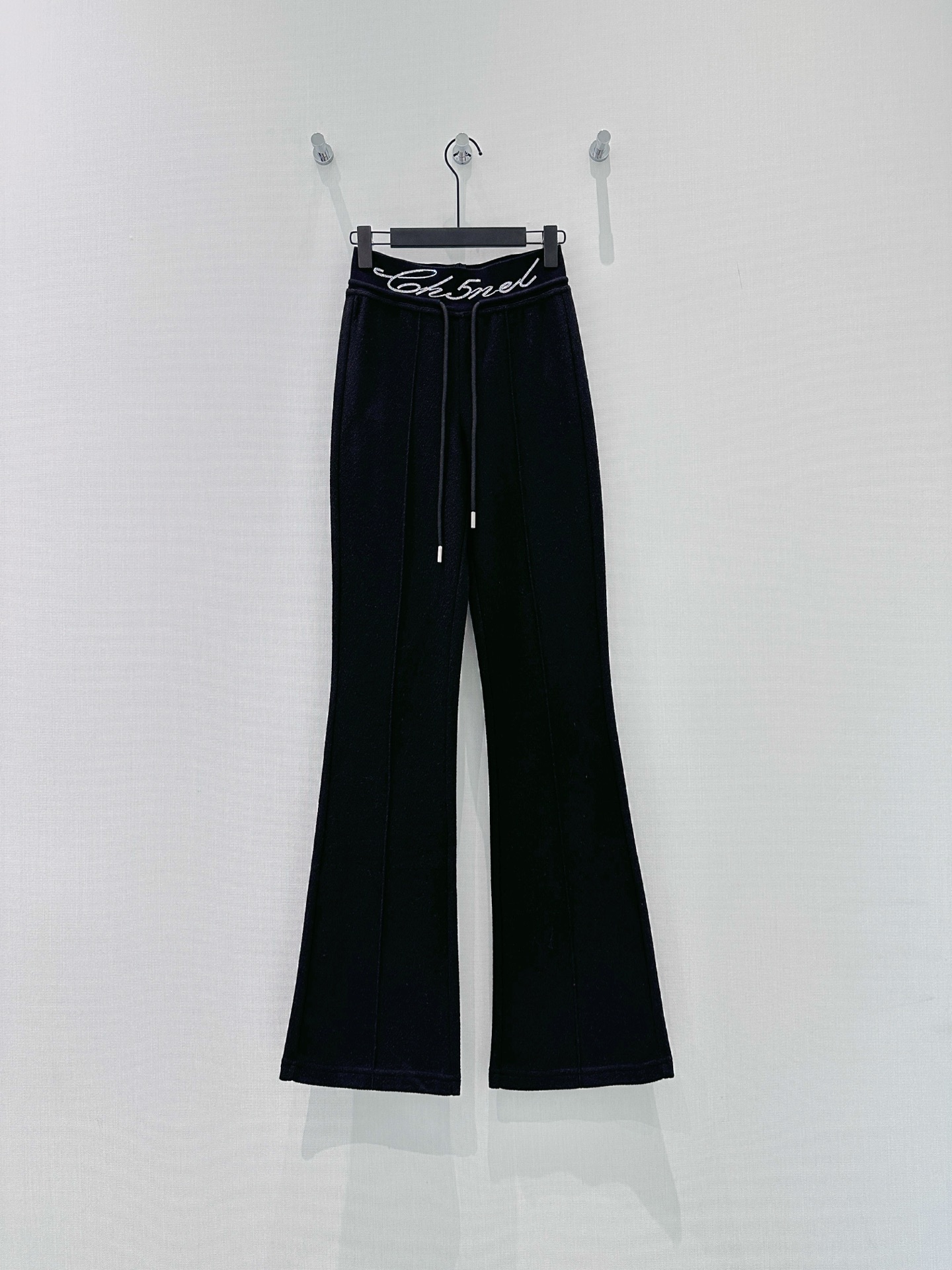 🛒𝐍𝐄𝐖 · 𝟐𝟎𝟐6/爆款现货设计师 原创｜26新品微喇抽绳休闲裤！定制版型 极简主义法式优雅的气质风