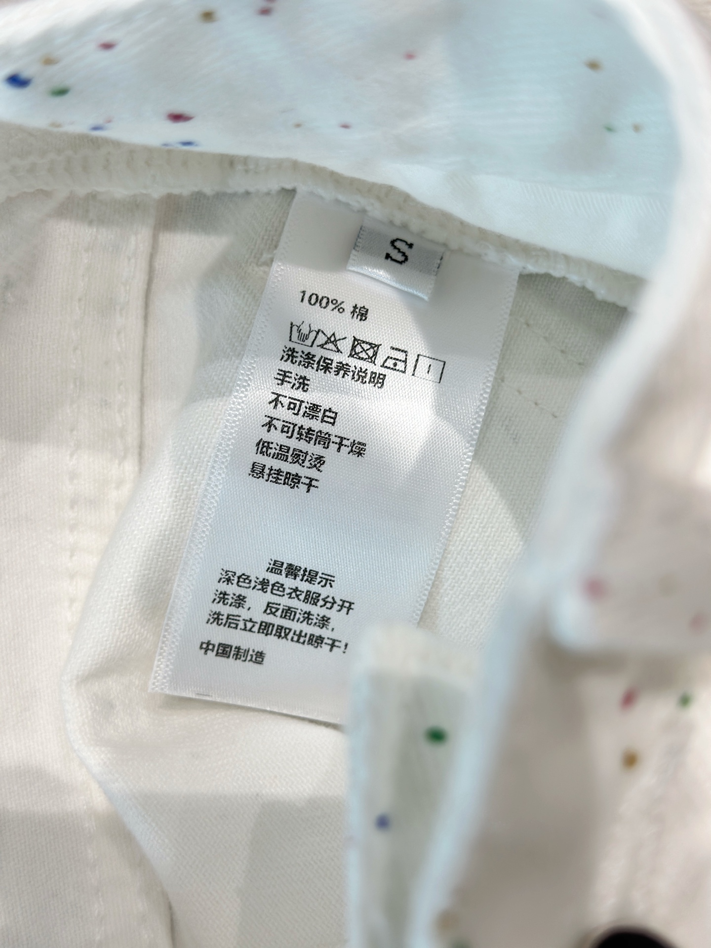 🛒𝐍𝐄𝐖 · 𝟐𝟎𝟐6/爆款现货原创 设计师｜彩色喷墨镰刀牛仔裤采用高端定制面料，牛仔穿起来非常舒适，常