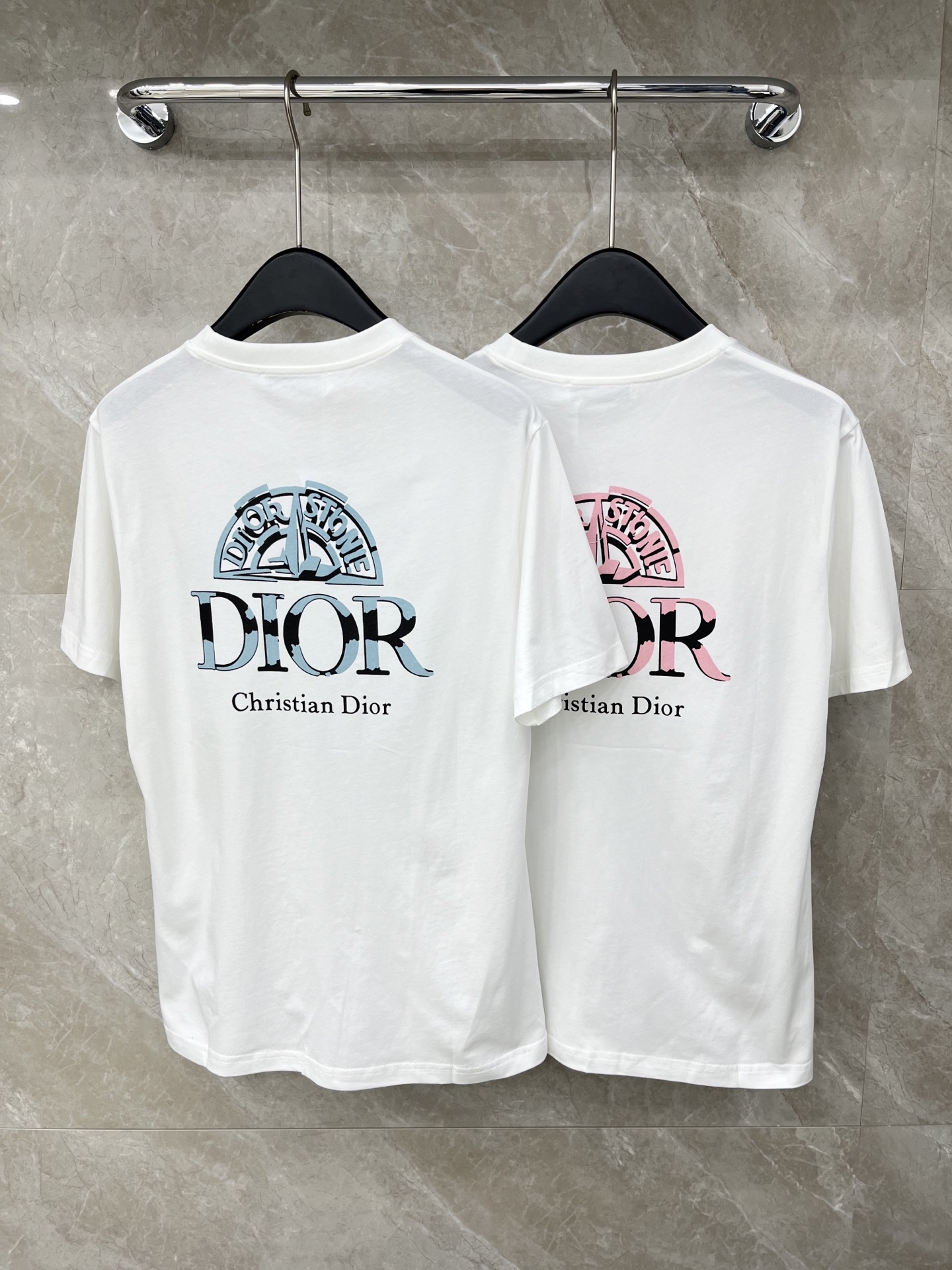 🛒𝐍𝐄𝐖 · 𝟐𝟎𝟐6/爆款现货原单品质 Dio*｜26新品印花短袖T恤精致宽松版型上身巨显瘦！男女同款