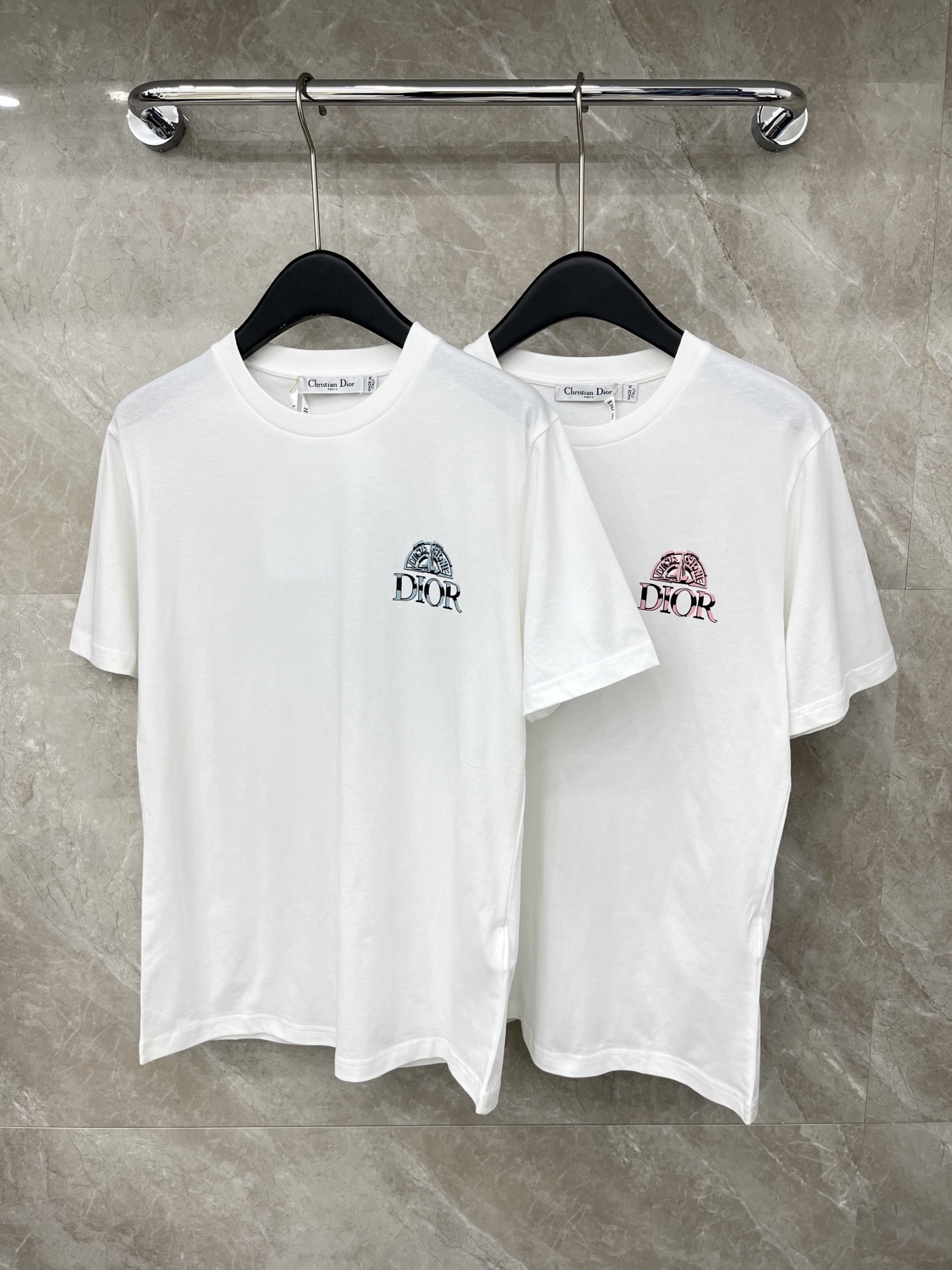 🛒𝐍𝐄𝐖 · 𝟐𝟎𝟐6/爆款现货原单品质 Dio*｜26新品印花短袖T恤精致宽松版型上身巨显瘦！男女同款