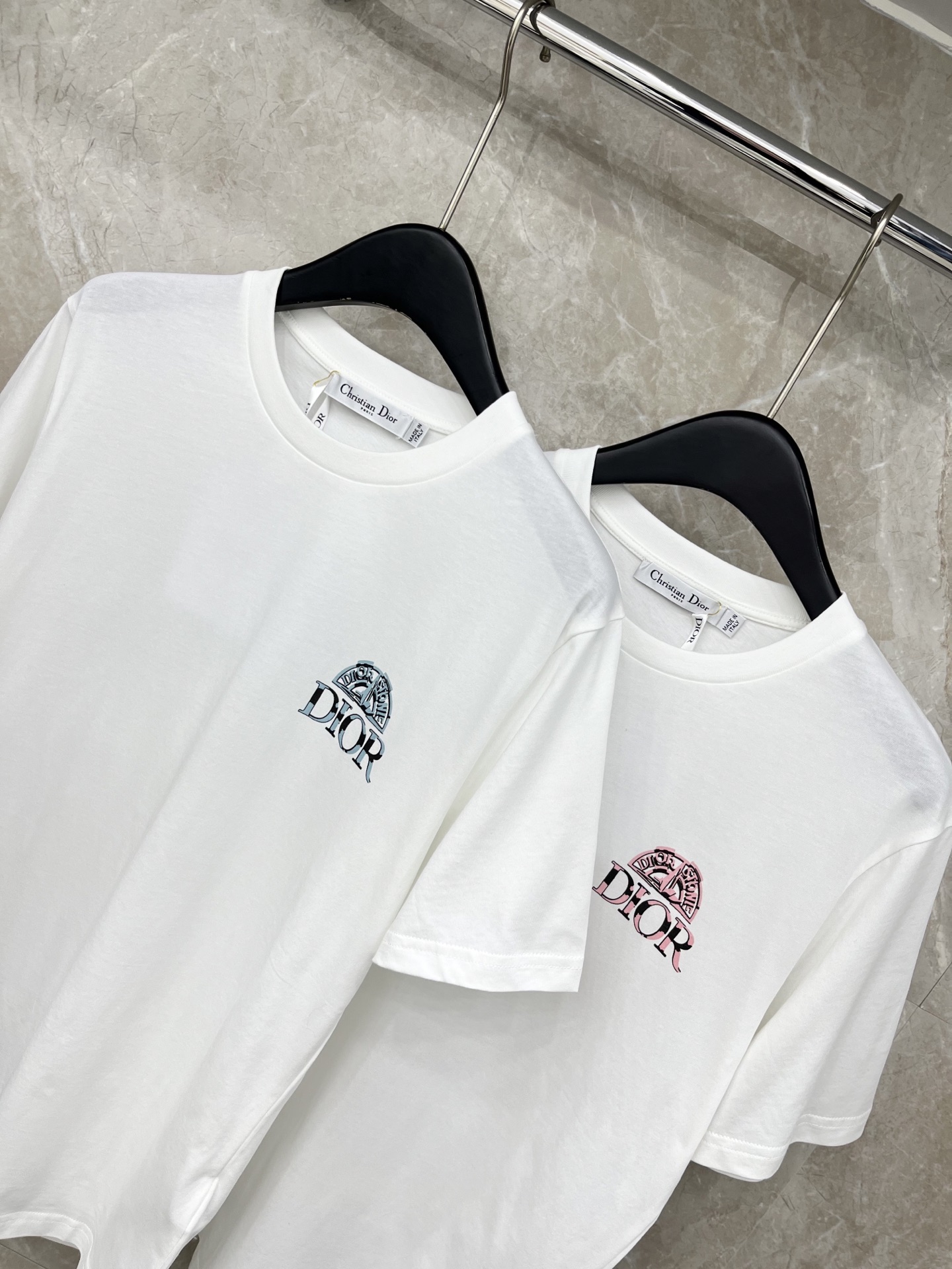 🛒𝐍𝐄𝐖 · 𝟐𝟎𝟐6/爆款现货原单品质 Dio*｜26新品印花短袖T恤精致宽松版型上身巨显瘦！男女同款