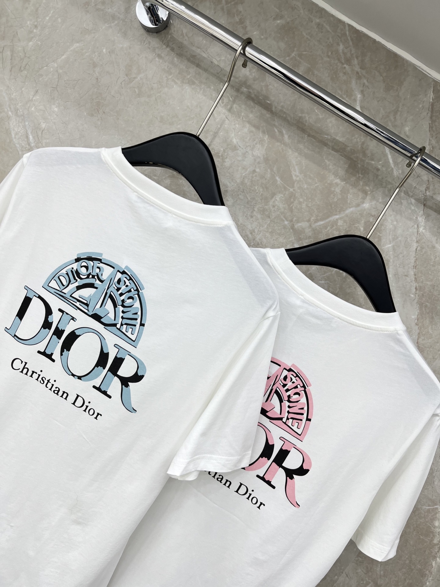 🛒𝐍𝐄𝐖 · 𝟐𝟎𝟐6/爆款现货原单品质 Dio*｜26新品印花短袖T恤精致宽松版型上身巨显瘦！男女同款