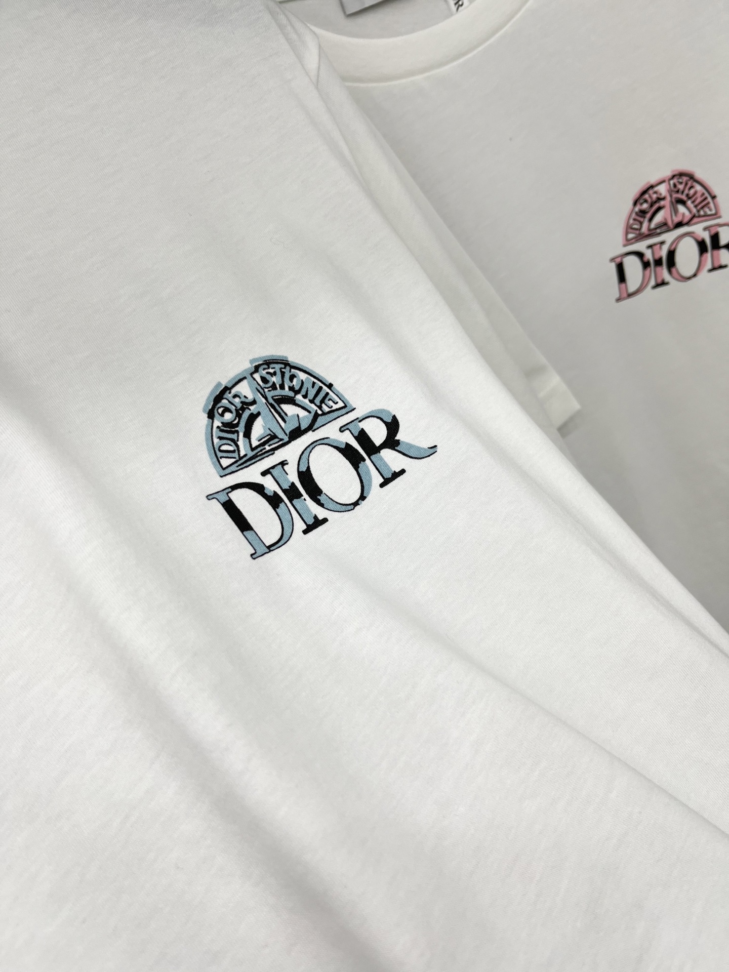 🛒𝐍𝐄𝐖 · 𝟐𝟎𝟐6/爆款现货原单品质 Dio*｜26新品印花短袖T恤精致宽松版型上身巨显瘦！男女同款