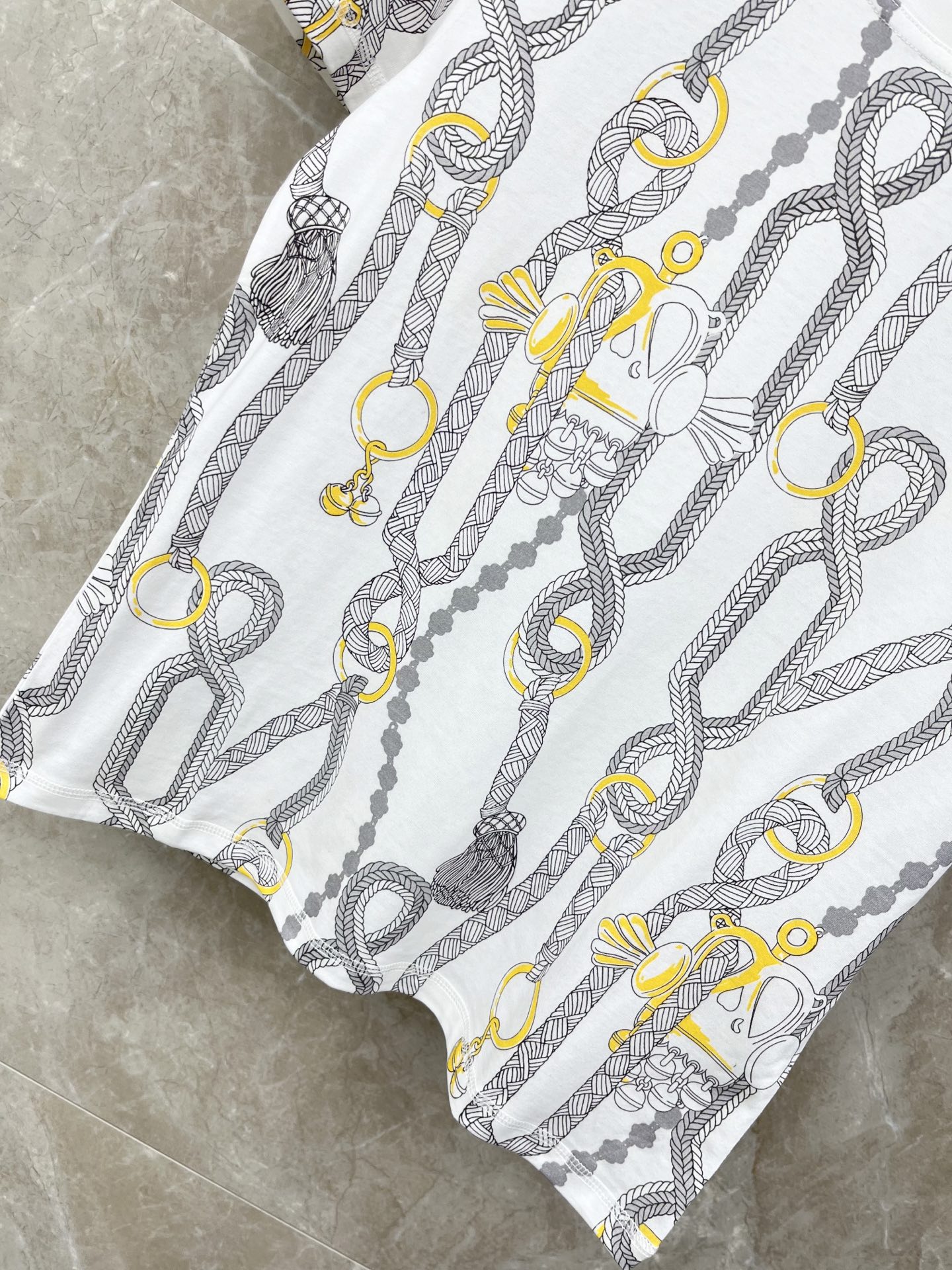 🛒𝐍𝐄𝐖 · 𝟐𝟎𝟐6/爆款现货原单品质 Her*｜26新品印花短袖T恤精致常规版型上身巨显瘦！定制最新