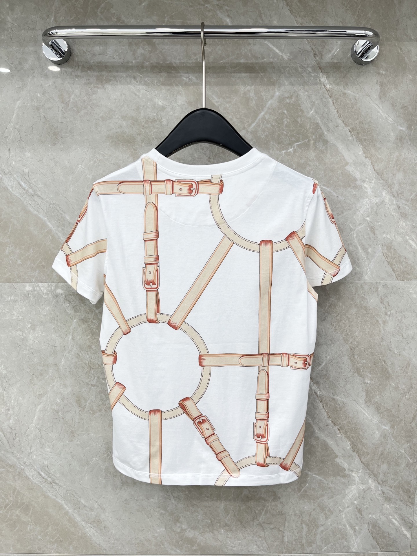 🛒𝐍𝐄𝐖 · 𝟐𝟎𝟐6/爆款现货原单品质 Her*｜26新品印花短袖T恤精致常规版型上身巨显瘦！定制最新