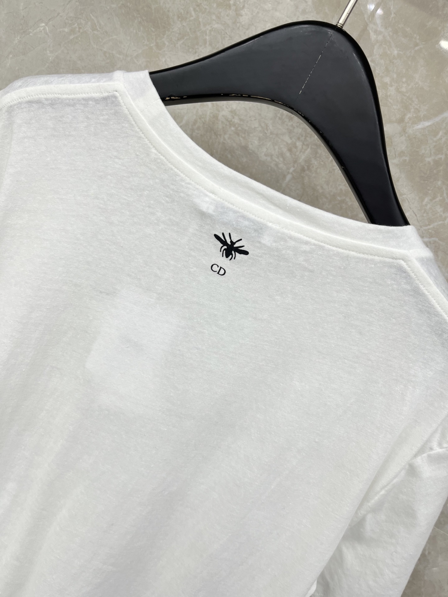 🛒𝐍𝐄𝐖 · 𝟐𝟎𝟐6/爆款现货原单品质 Dio*｜26新品棉麻印花短袖T恤精致版型上身巨显瘦！定制最新