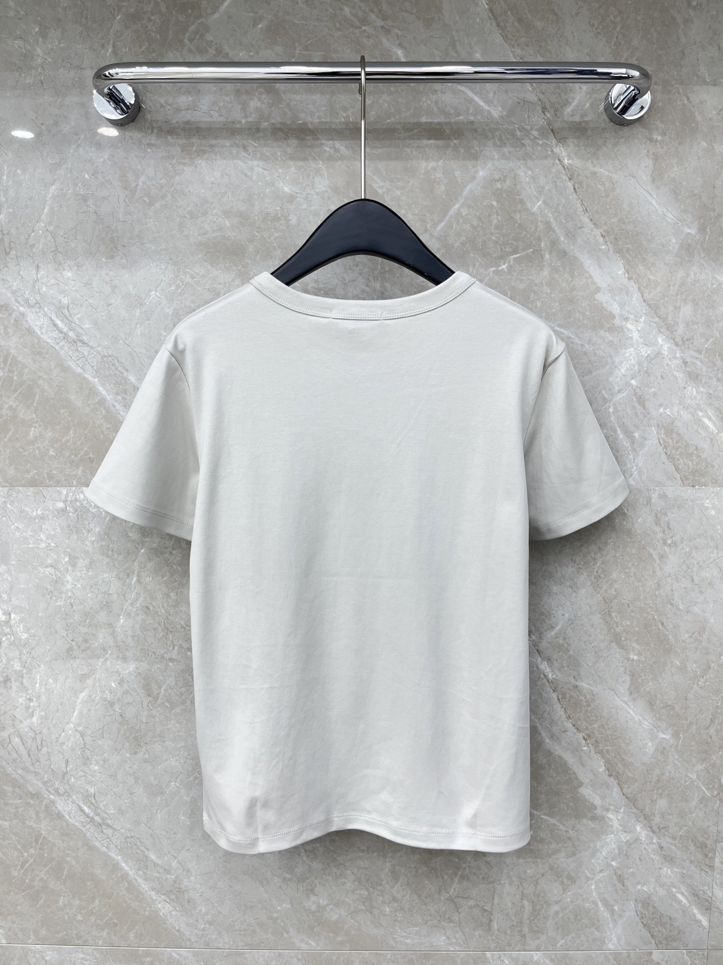 🛒𝐍𝐄𝐖 · 𝟐𝟎𝟐6/爆款现货原单品质 Lv*｜26新品口袋印花短袖T恤精致常规版型上身巨显瘦！定制最