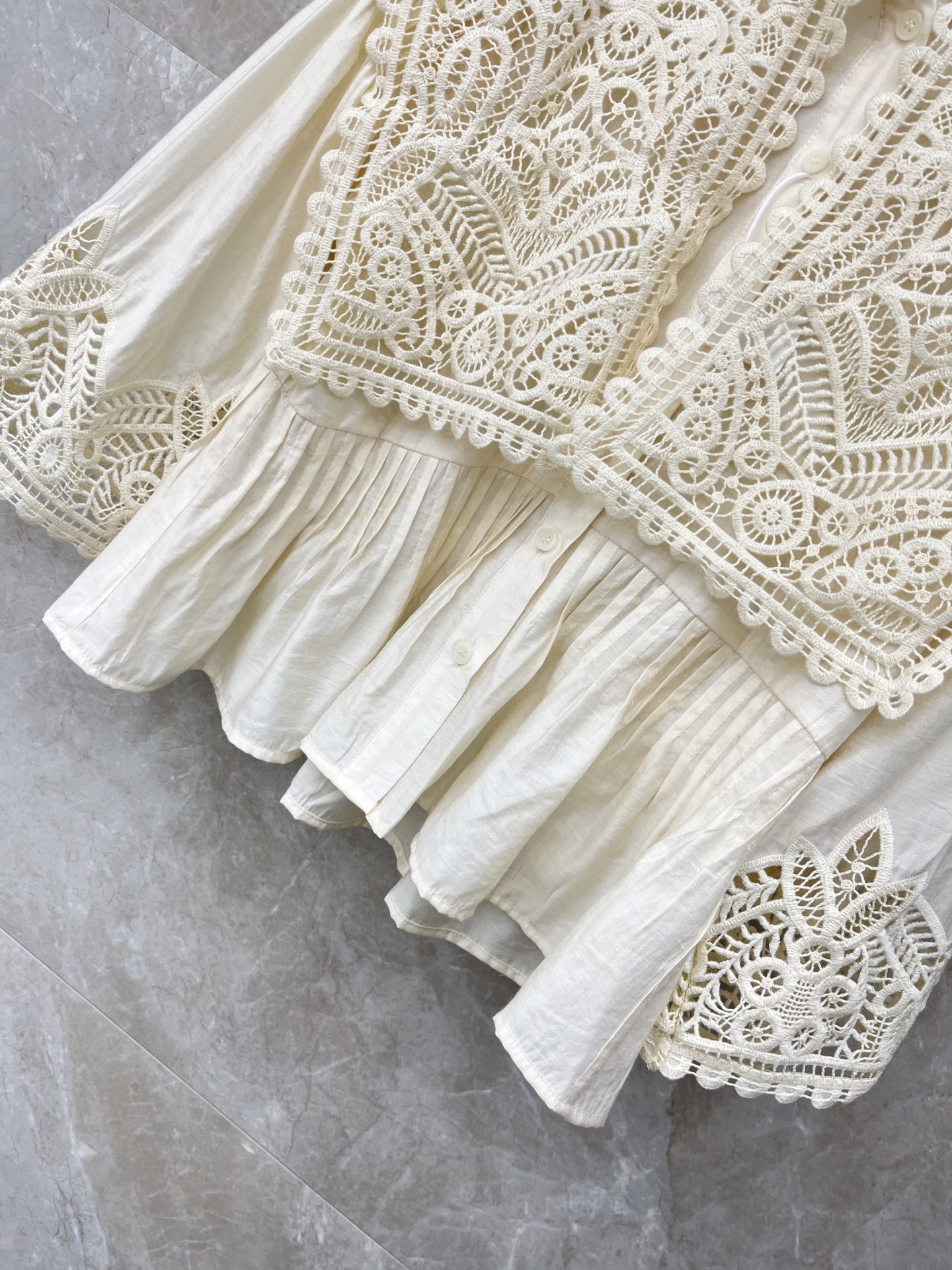 🛒𝐍𝐄𝐖 · 𝟐𝟎𝟐6/爆款现货原单品质 小众*｜2026新品水溶披肩式刺绣衬衫灯笼袖设计 直筒版型 精