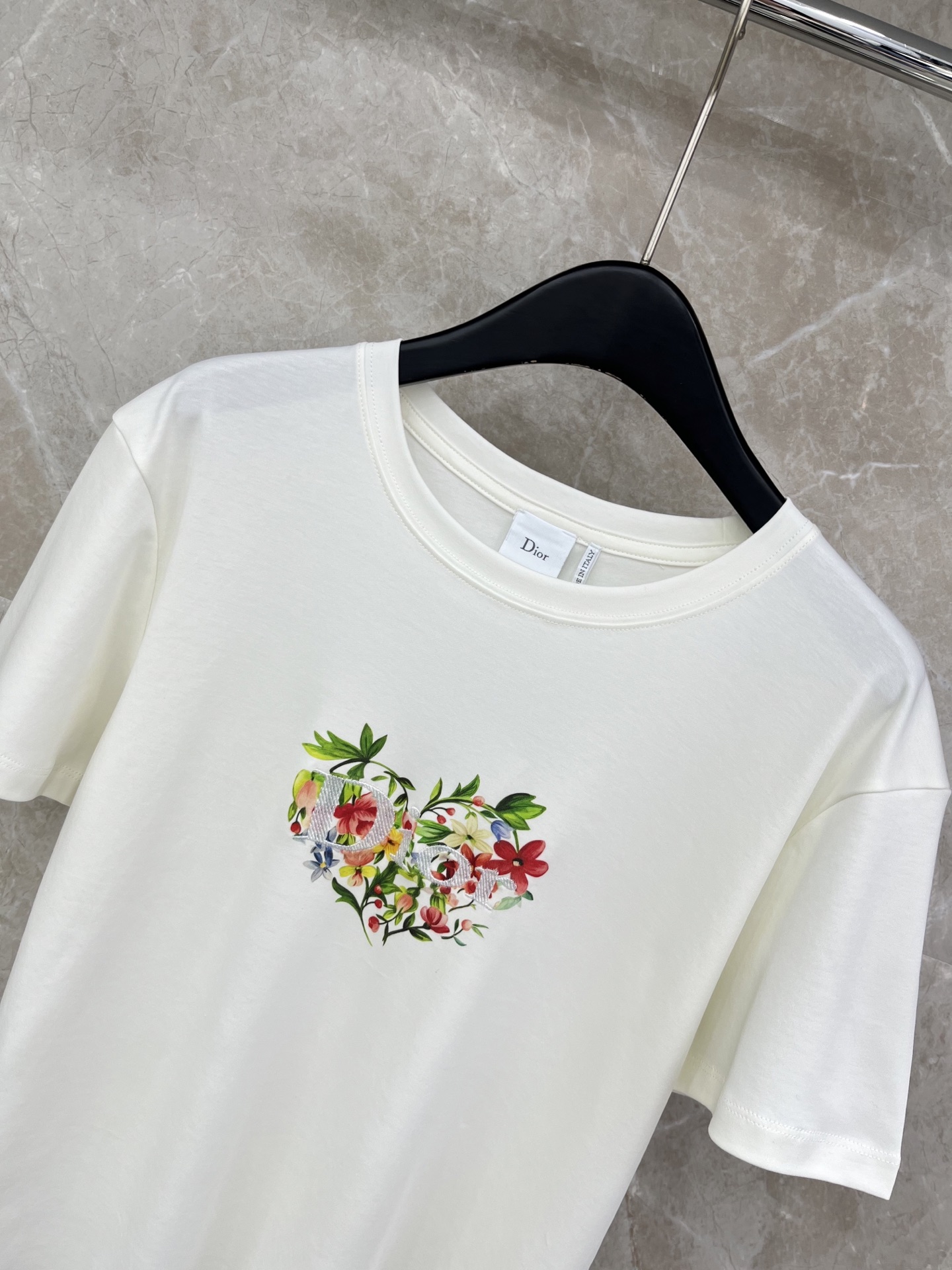 🛒𝐍𝐄𝐖 · 𝟐𝟎𝟐6/爆款现货原单品质 Dio*｜26新品刺绣印花短袖T恤精致版型上身巨显瘦！定制最新