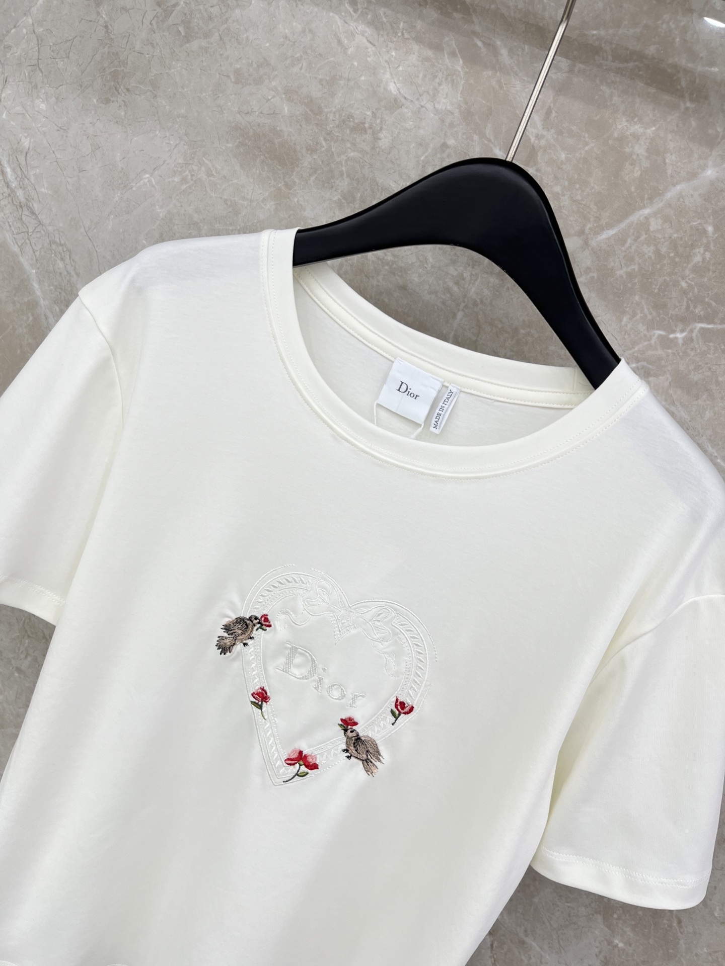 🛒𝐍𝐄𝐖 · 𝟐𝟎𝟐6/爆款现货原单品质 Dio*｜26新品刺绣印花短袖T恤精致版型上身巨显瘦！定制最新