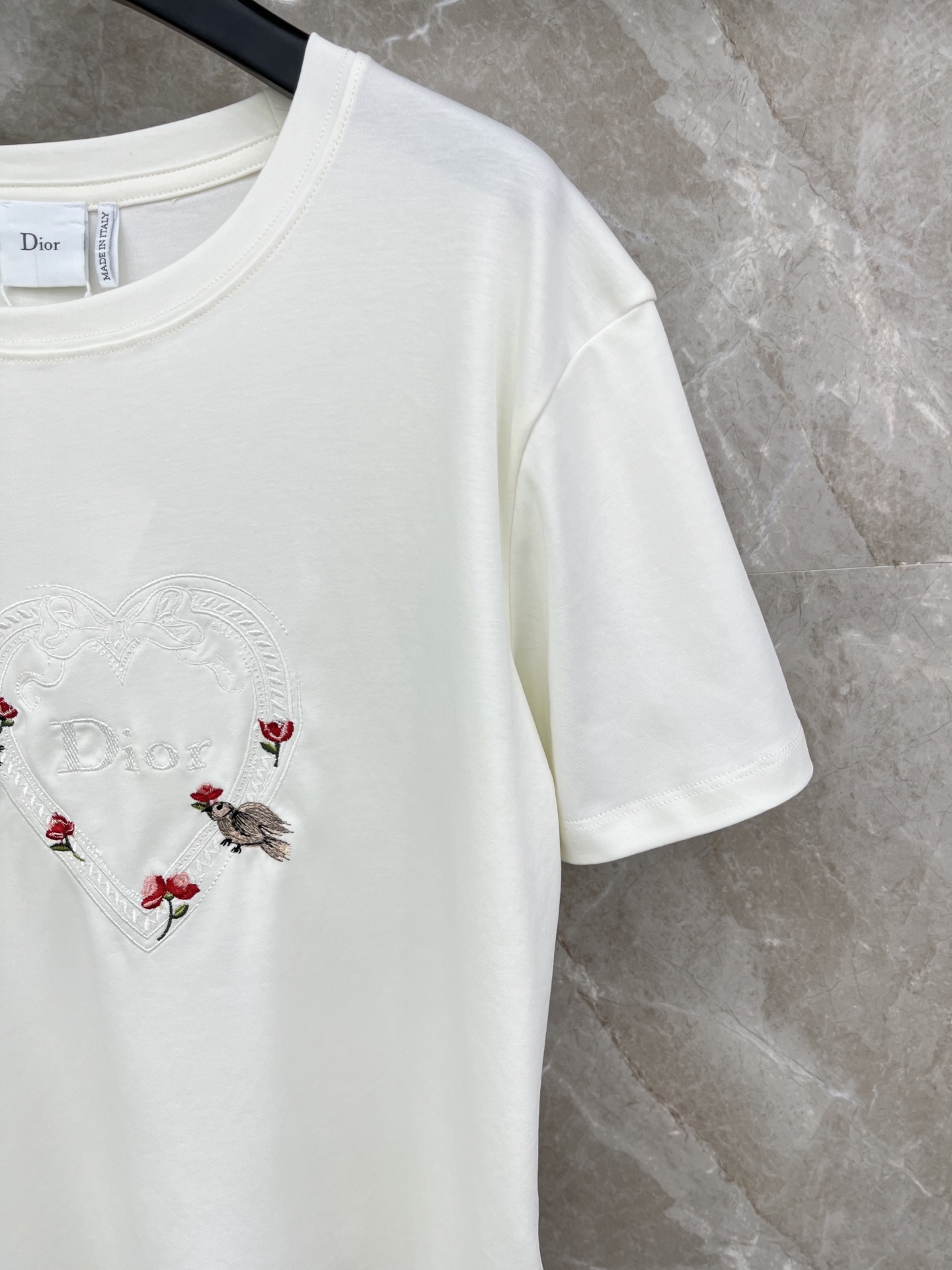 🛒𝐍𝐄𝐖 · 𝟐𝟎𝟐6/爆款现货原单品质 Dio*｜26新品刺绣印花短袖T恤精致版型上身巨显瘦！定制最新