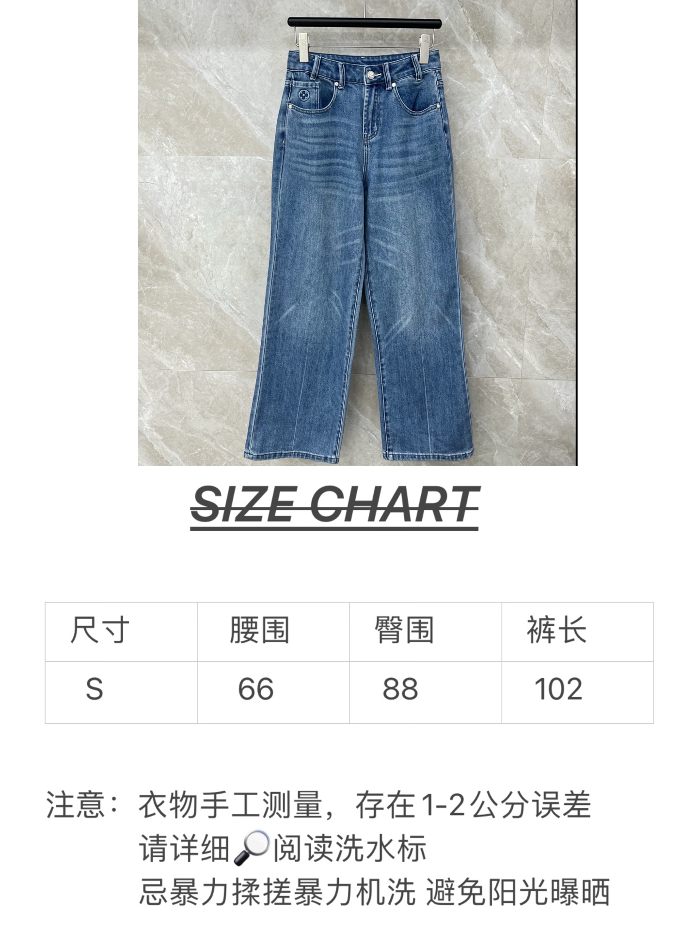 🛒𝐍𝐄𝐖 · 𝟐𝟎𝟐6/爆款现货设计师 原创｜女神同款老花压花牛仔裤 这款牛仔裤选用优质面料，工艺洗水，