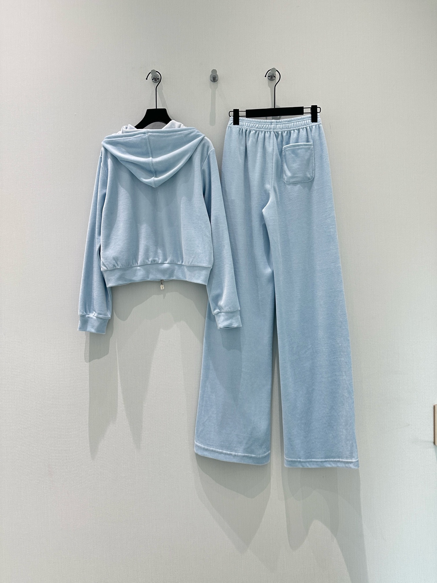 🛒𝐍𝐄𝐖 · 𝟐𝟎𝟐6/爆款现货设计师 原创｜26早春新品天鹅绒烫钻字母套装！高端定制拉链卫衣外套，搭配