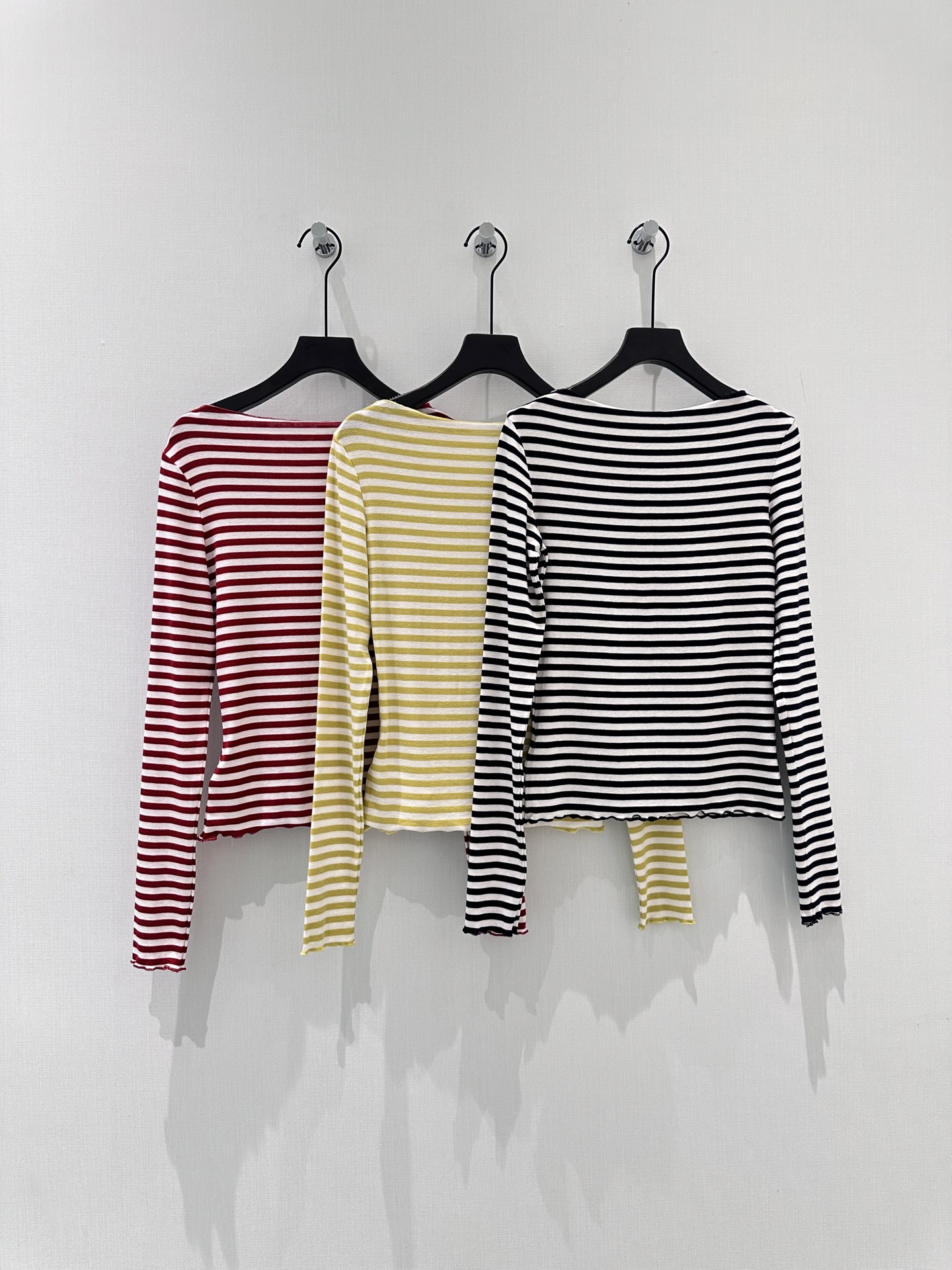 🛒𝐍𝐄𝐖 · 𝟐𝟎𝟐6/爆款现货设计师 原创｜2026新款天丝羊毛条纹打底衫云感舒适的系列！上身的触感谁