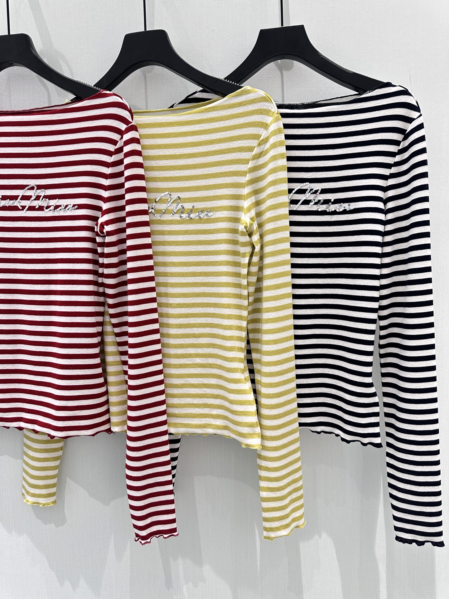 🛒𝐍𝐄𝐖 · 𝟐𝟎𝟐6/爆款现货设计师 原创｜2026新款天丝羊毛条纹打底衫云感舒适的系列！上身的触感谁