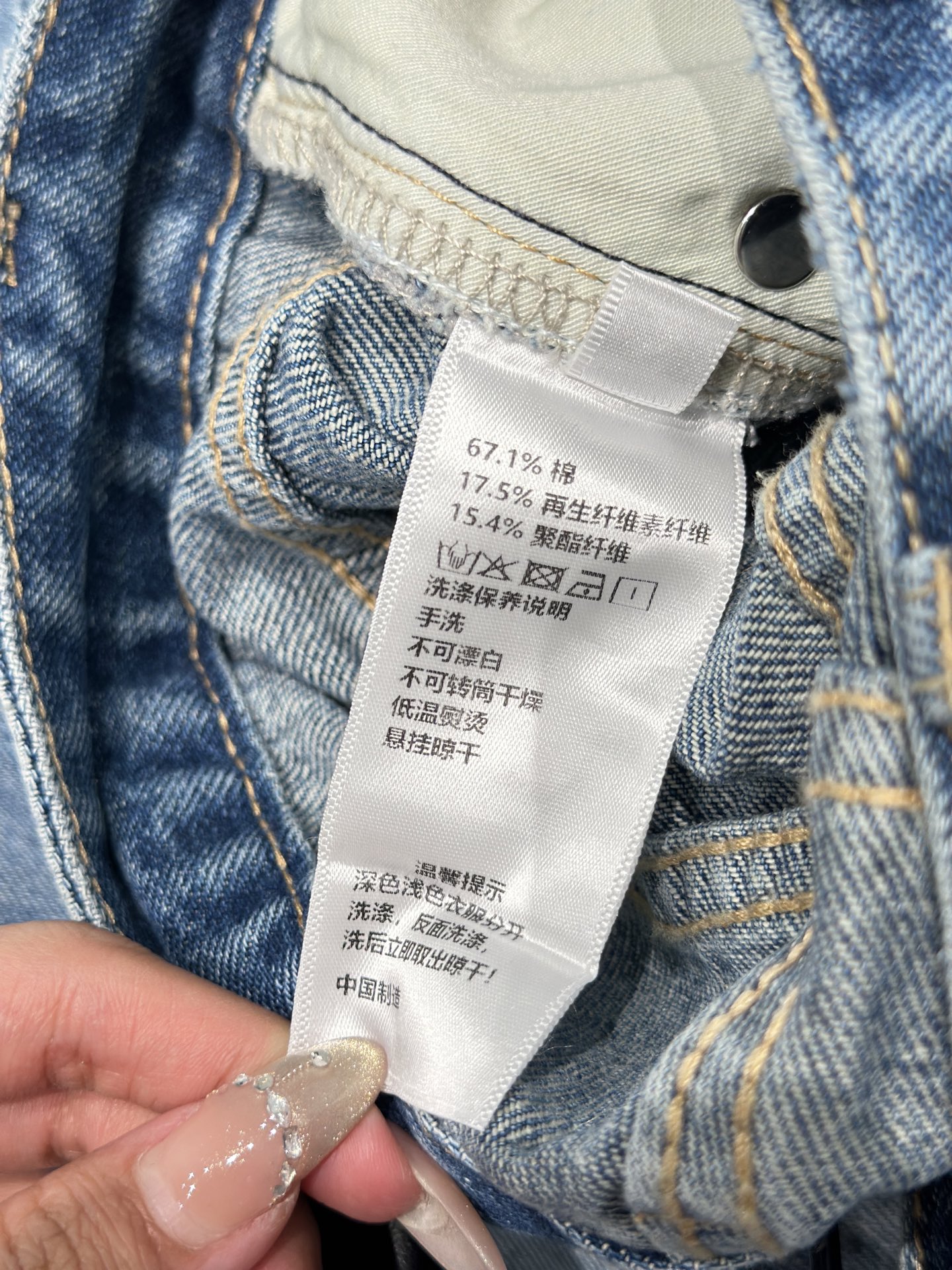 🛒𝐍𝐄𝐖 · 𝟐𝟎𝟐6/爆款现货原创 克罗星｜彩色十字刺绣镰刀牛仔裤采用高端定制面料，牛仔穿起来非常舒适