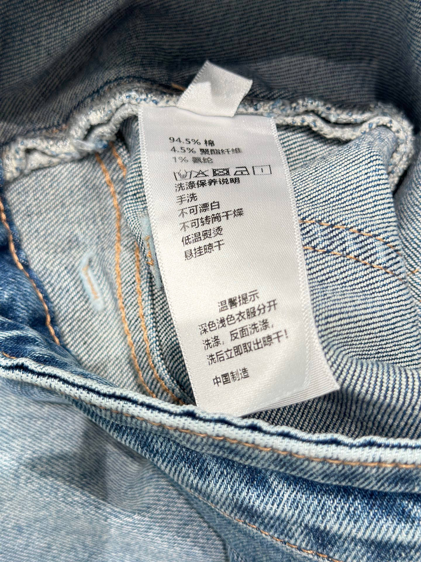 🛒𝐍𝐄𝐖 · 𝟐𝟎𝟐6/爆款现货原创 原创｜口袋烫钻渐变色微喇牛仔裤采用高端定制面料，牛仔穿起来非常舒适