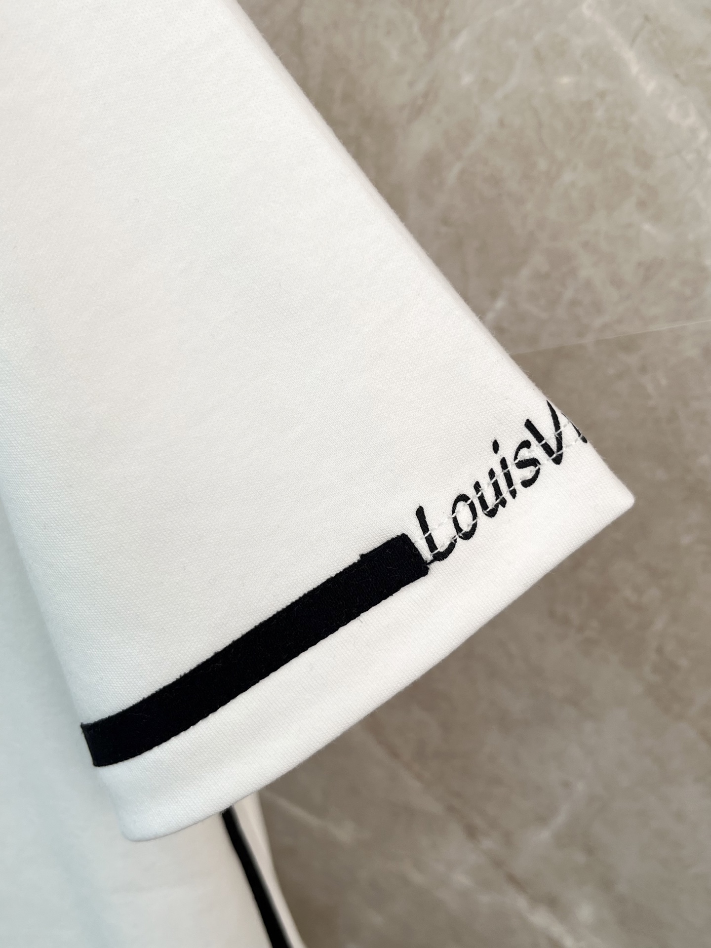 🛒𝐍𝐄𝐖 · 𝟐𝟎𝟐6/爆款现货原单品质 Lv *｜精致撞色织带短袖T恤高订面料 亲肤透气舒适标志性字母