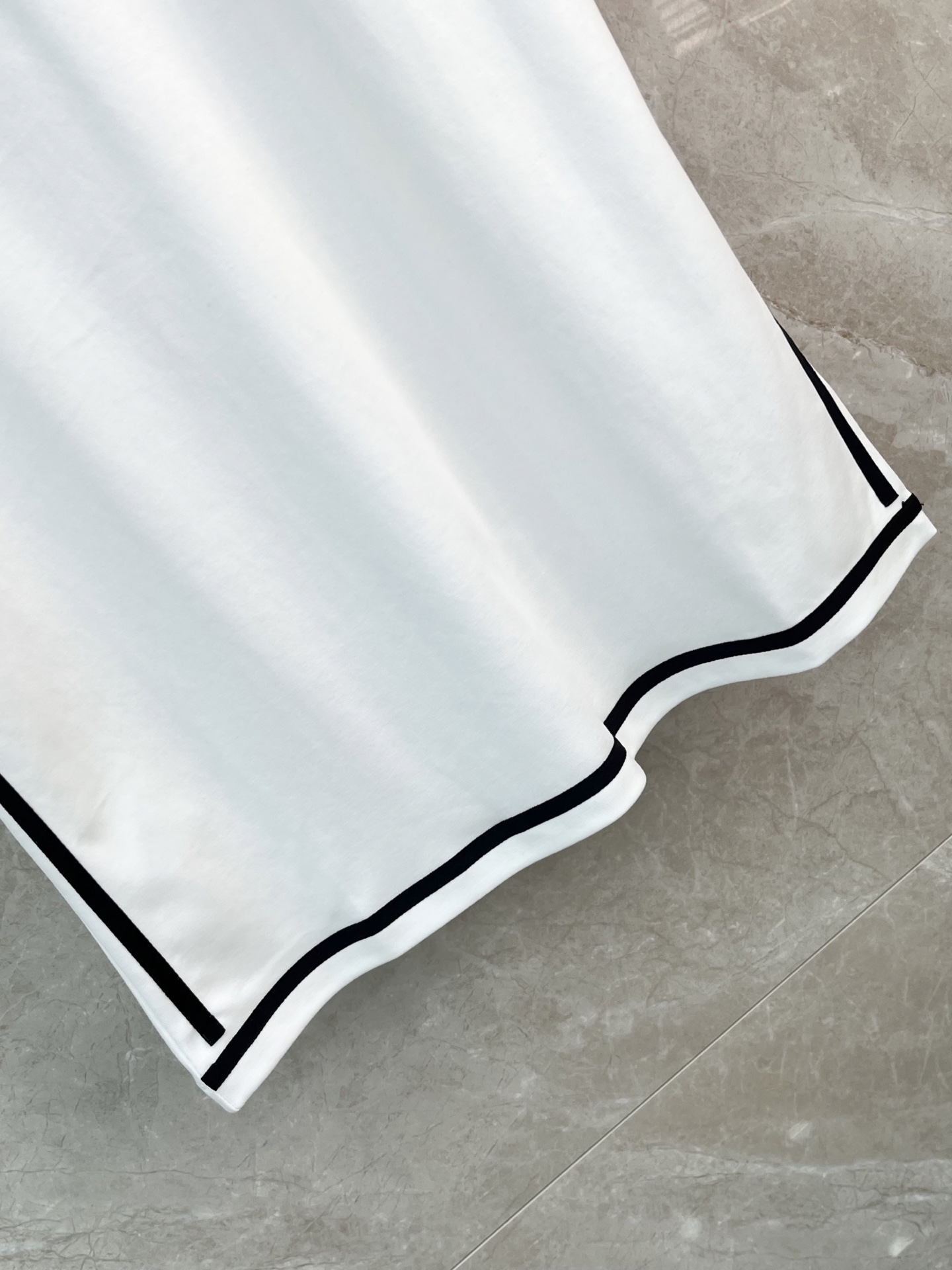 🛒𝐍𝐄𝐖 · 𝟐𝟎𝟐6/爆款现货原单品质 Lv *｜精致撞色织带短袖T恤高订面料 亲肤透气舒适标志性字母