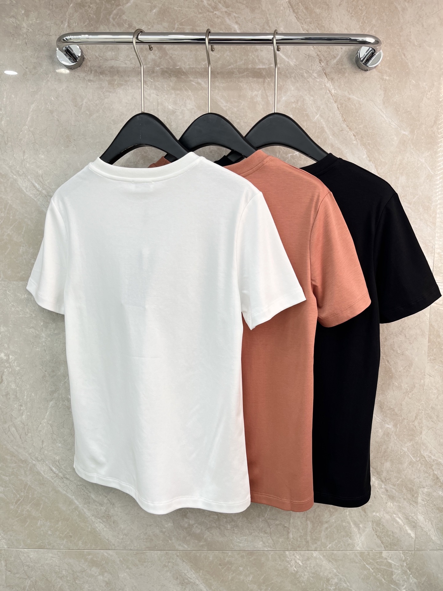 🛒𝐍𝐄𝐖 · 𝟐𝟎𝟐6/爆款现货原单品质 Ysl*｜26新品订珠短袖T恤精致宽松版型上身巨显瘦！男女同款