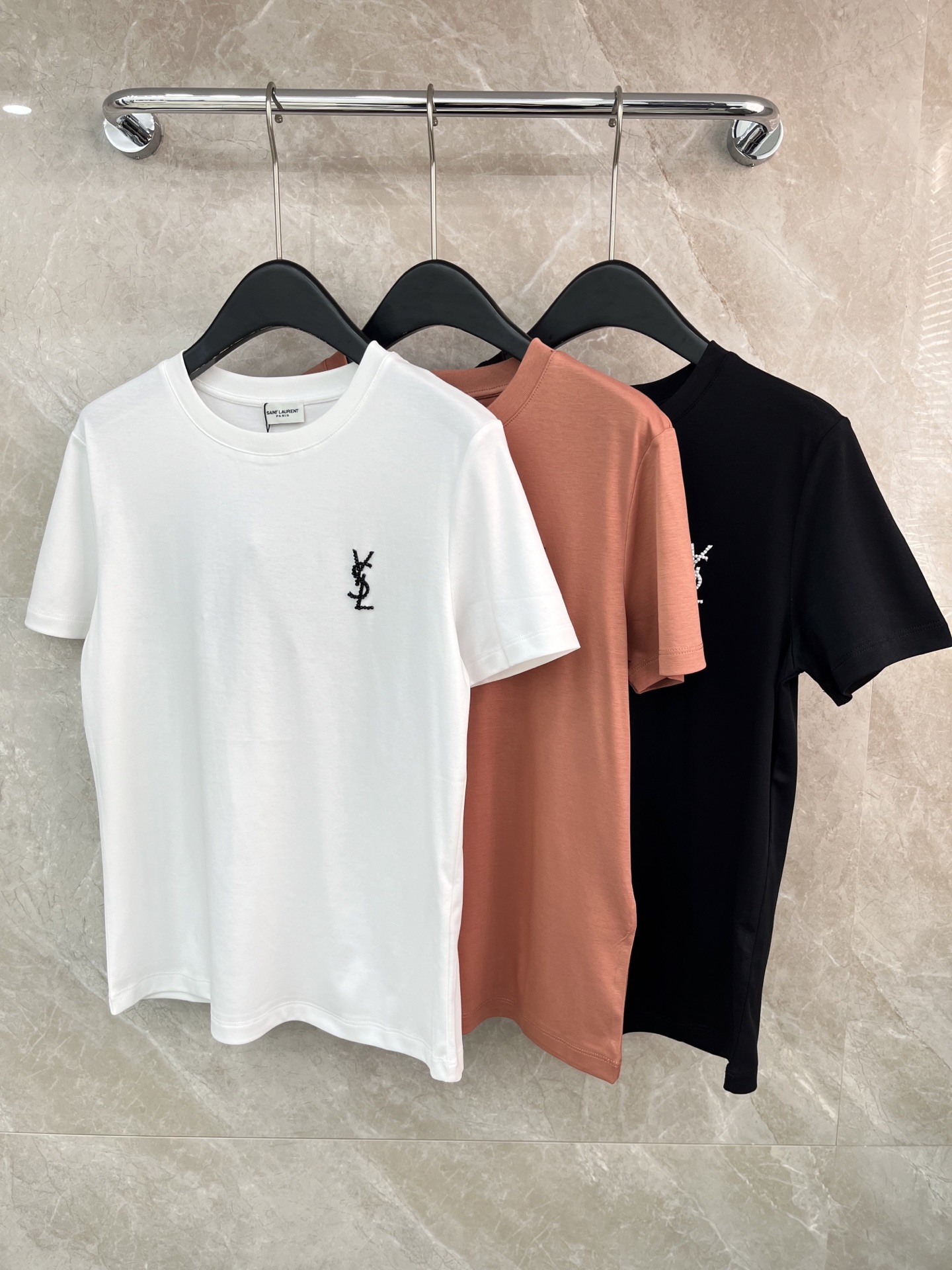 🛒𝐍𝐄𝐖 · 𝟐𝟎𝟐6/爆款现货原单品质 Ysl*｜26新品订珠短袖T恤精致宽松版型上身巨显瘦！男女同款