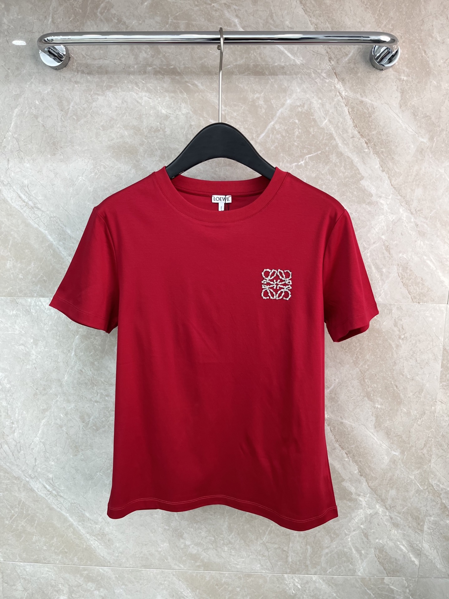 🛒𝐍𝐄𝐖 · 𝟐𝟎𝟐6/爆款现货原单品质 Loe*｜26新品珠片短袖T恤精致宽松版型上身巨显瘦！男女同款