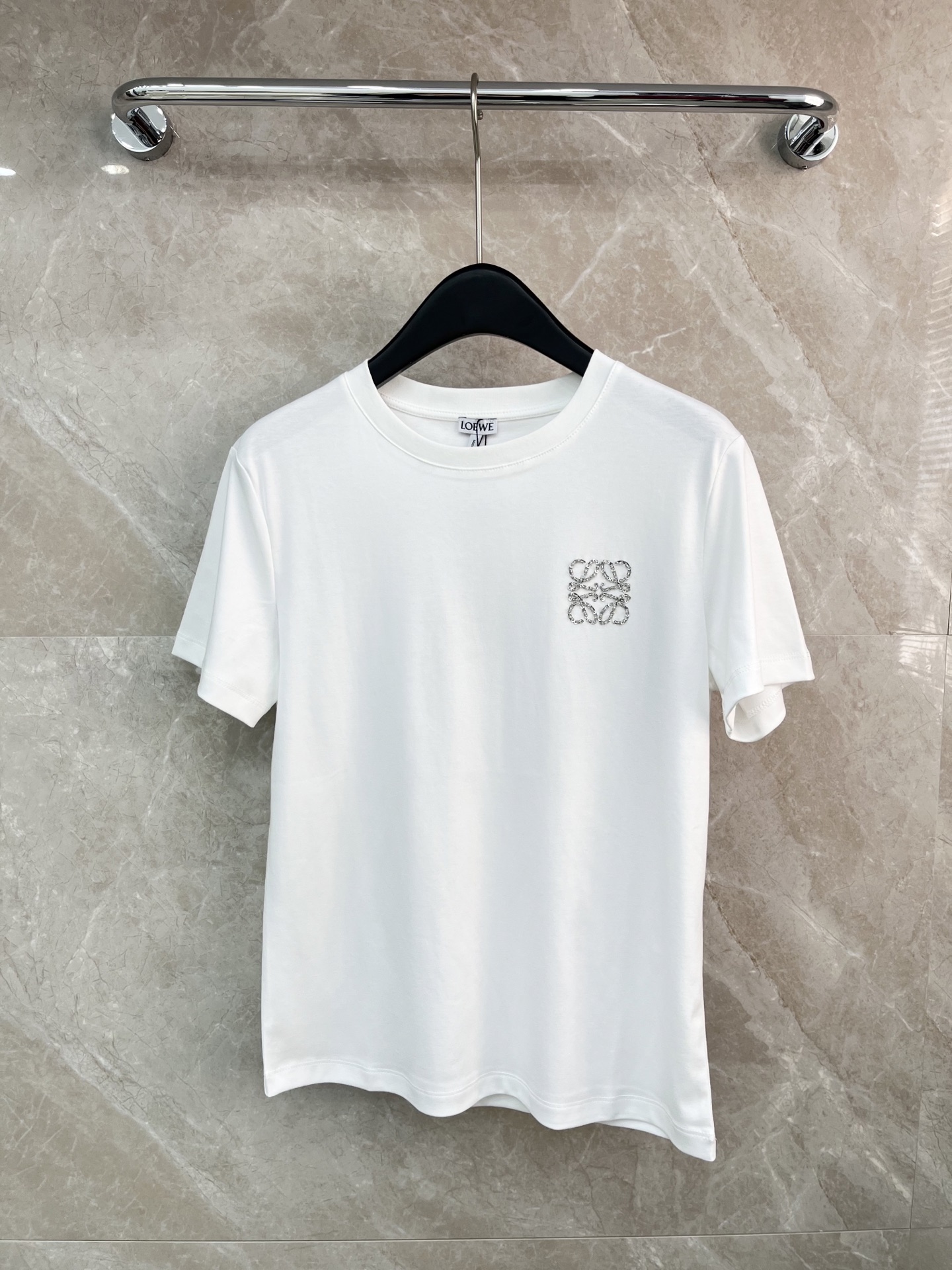 🛒𝐍𝐄𝐖 · 𝟐𝟎𝟐6/爆款现货原单品质 Loe*｜26新品珠片短袖T恤精致宽松版型上身巨显瘦！男女同款