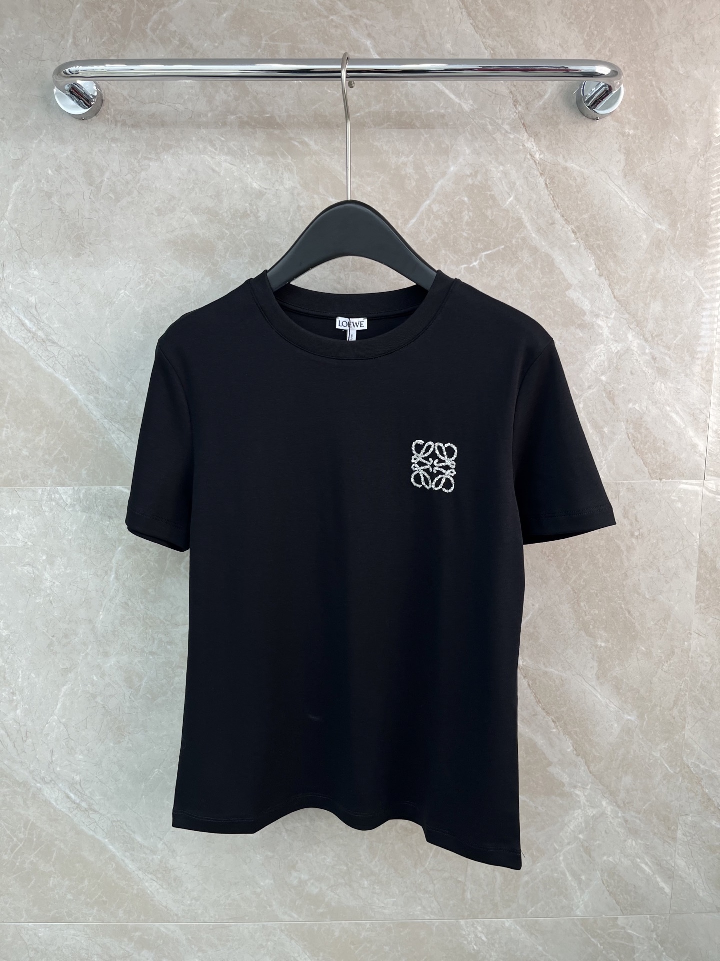 🛒𝐍𝐄𝐖 · 𝟐𝟎𝟐6/爆款现货原单品质 Loe*｜26新品珠片短袖T恤精致宽松版型上身巨显瘦！男女同款