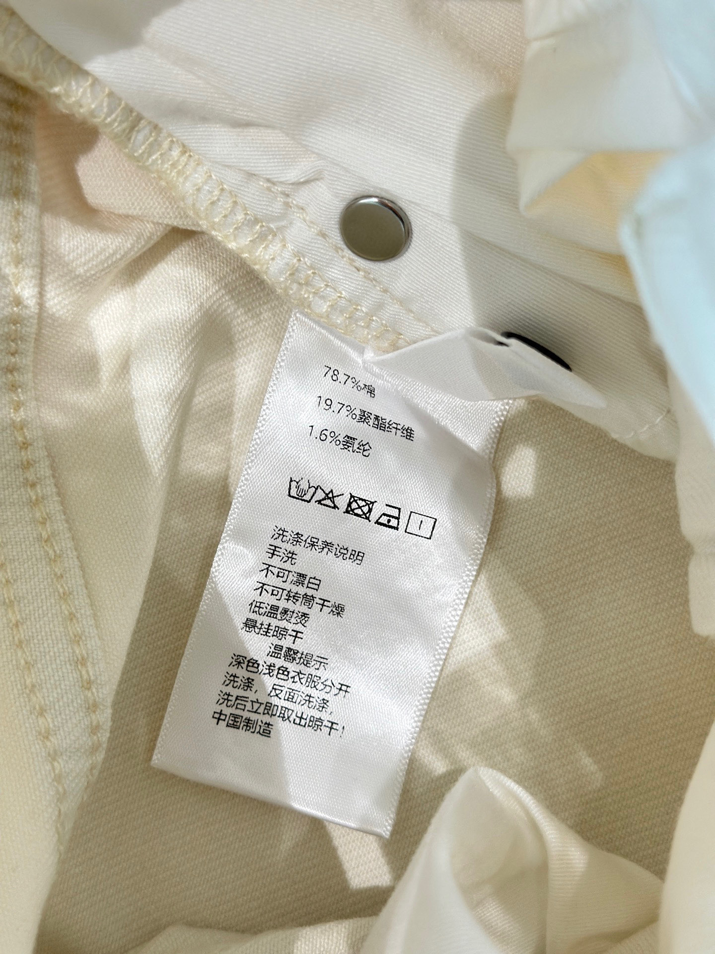 🛒𝐍𝐄𝐖 · 𝟐𝟎𝟐6/爆款现货【早春新款】原创｜撞色小马刺绣牛仔裤采用高端定制面料，牛仔穿起来非常舒适