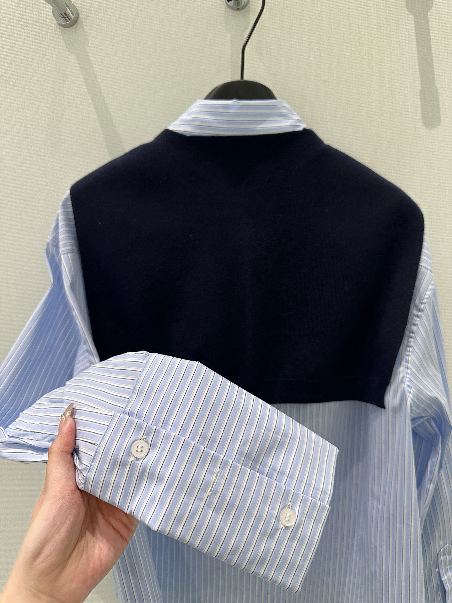 🛒𝐍𝐄𝐖 · 𝟐𝟎𝟐6/爆款现货【早春新款】小众｜2026条纹披肩两件套衬衫定制YB材质 舒适好穿 挺括