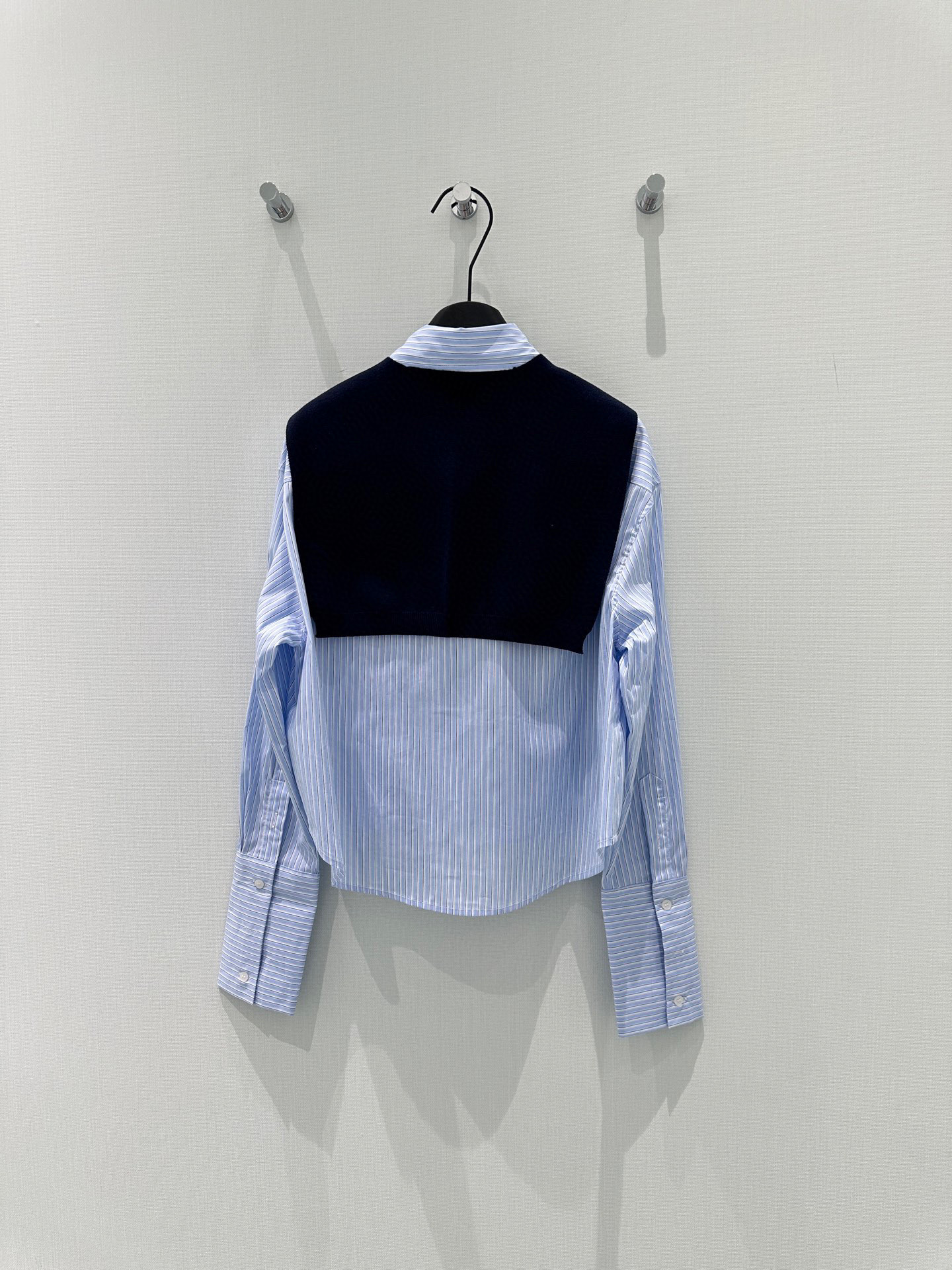 🛒𝐍𝐄𝐖 · 𝟐𝟎𝟐6/爆款现货【早春新款】小众｜2026条纹披肩两件套衬衫定制YB材质 舒适好穿 挺括