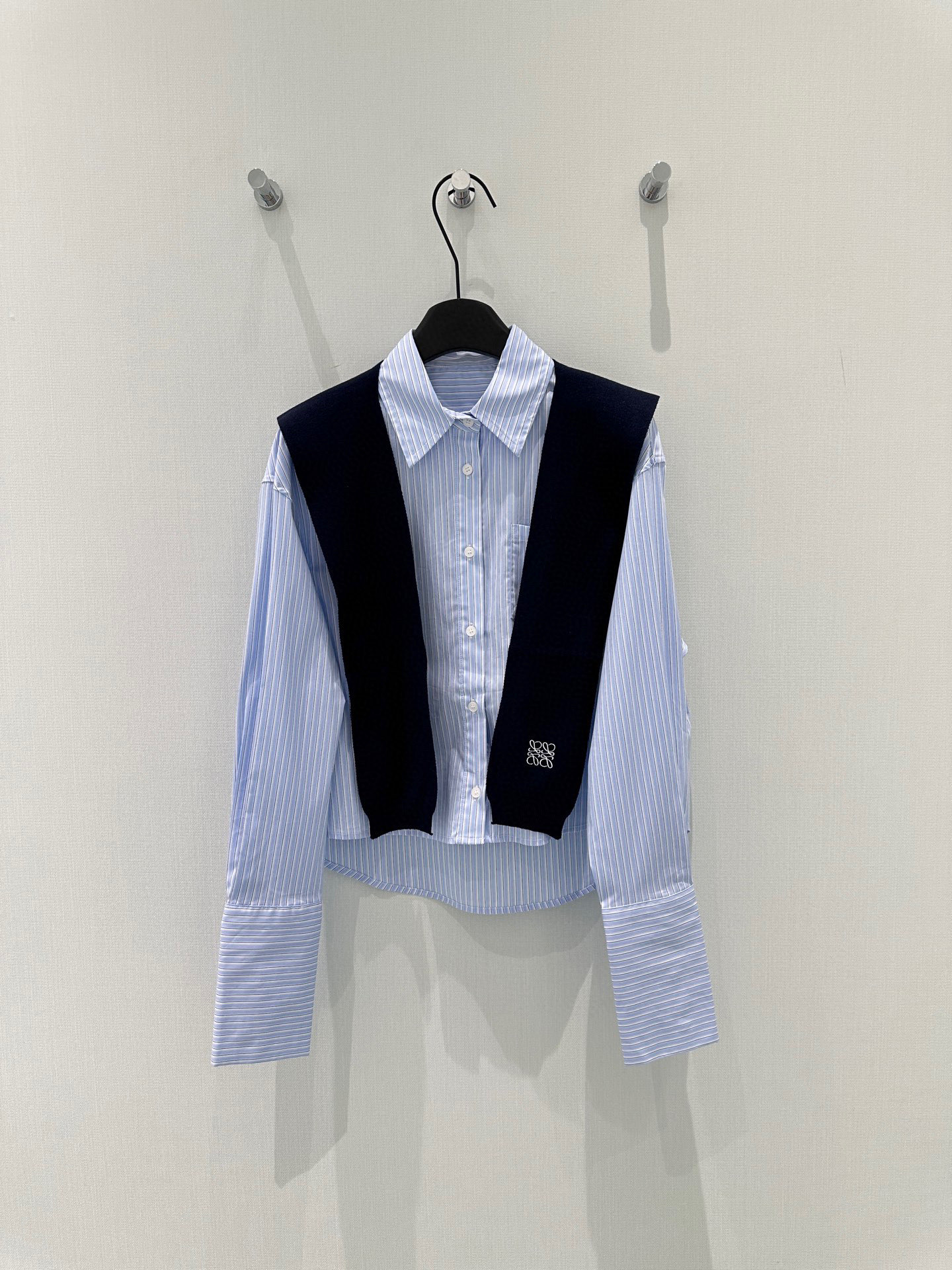 🛒𝐍𝐄𝐖 · 𝟐𝟎𝟐6/爆款现货【早春新款】小众｜2026条纹披肩两件套衬衫定制YB材质 舒适好穿 挺括