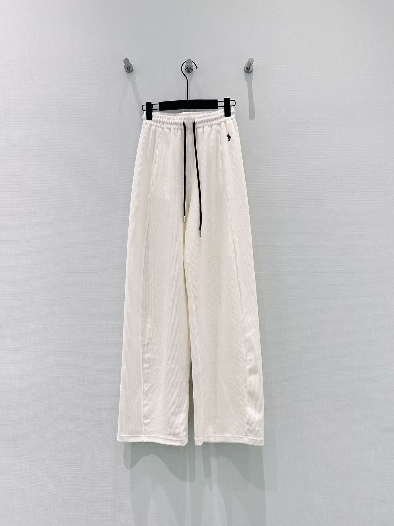 🛒𝐍𝐄𝐖 · 𝟐𝟎𝟐6/爆款现货【早春新款】设计师｜女神同款抽绳休闲裤这款裤子选用优质坑条雪尼尔面料，工