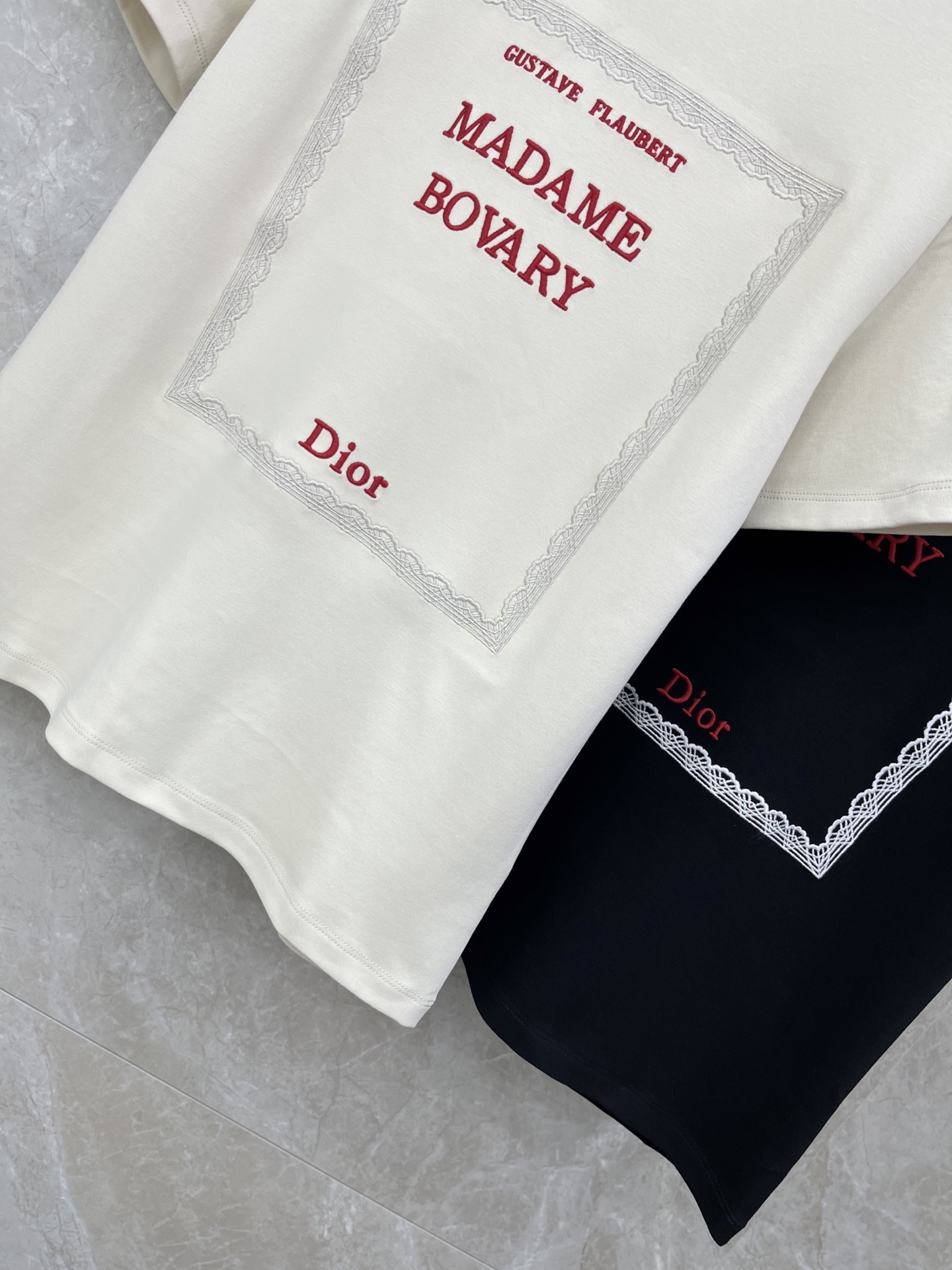 🛒𝐍𝐄𝐖 · 𝟐𝟎𝟐6/爆款现货原单品质 Dio*｜26新品刺绣字母短袖T恤精致宽松版型上身巨显瘦！定制