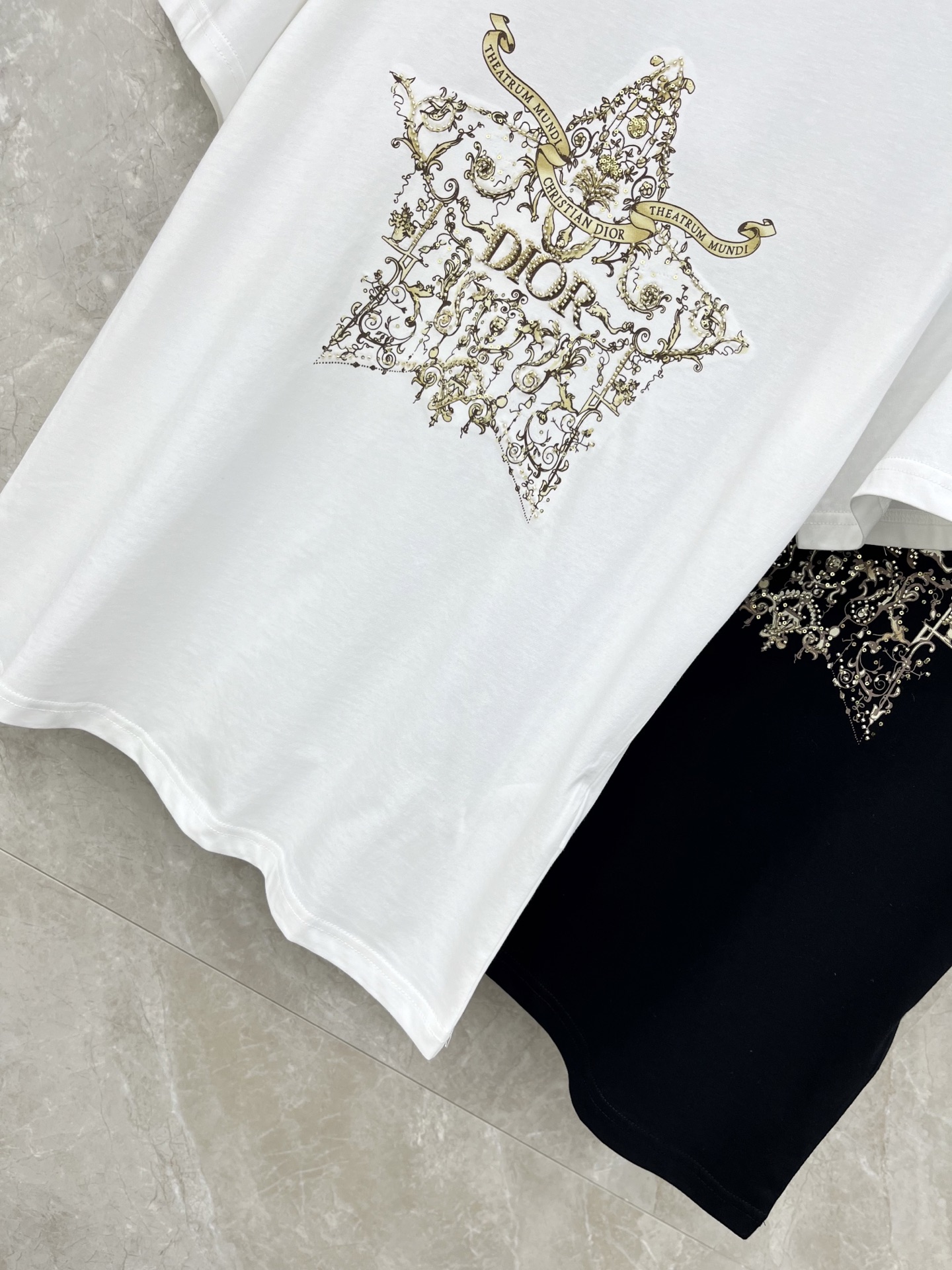 🛒𝐍𝐄𝐖 · 𝟐𝟎𝟐6/爆款现货原单品质 Dio*｜26新品订珠短袖T恤精致宽松版型上身巨显瘦！定制最新