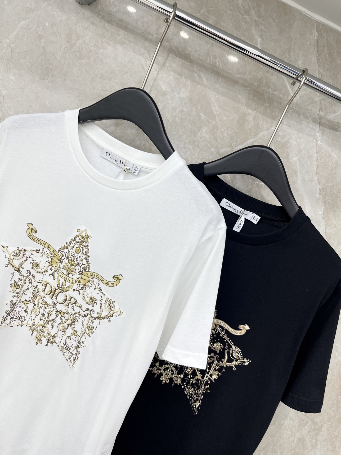 🛒𝐍𝐄𝐖 · 𝟐𝟎𝟐6/爆款现货原单品质 Dio*｜26新品订珠短袖T恤精致宽松版型上身巨显瘦！定制最新