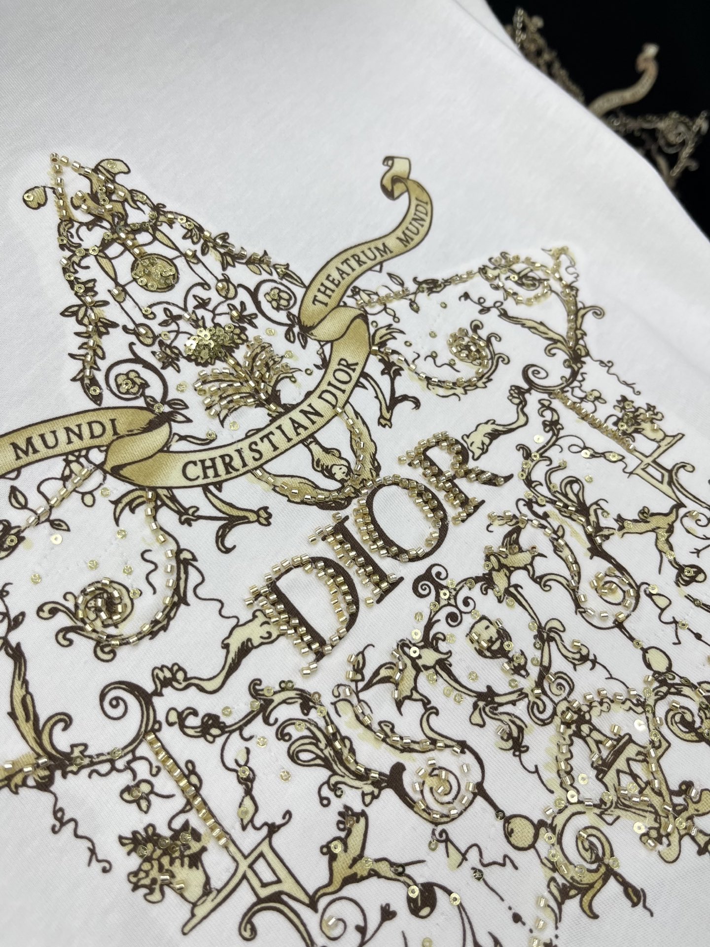 🛒𝐍𝐄𝐖 · 𝟐𝟎𝟐6/爆款现货原单品质 Dio*｜26新品订珠短袖T恤精致宽松版型上身巨显瘦！定制最新