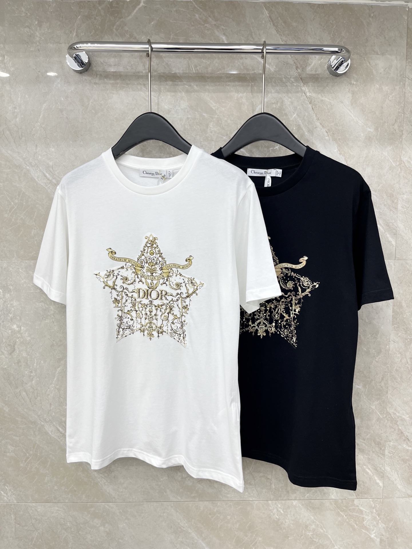 🛒𝐍𝐄𝐖 · 𝟐𝟎𝟐6/爆款现货原单品质 Dio*｜26新品订珠短袖T恤精致宽松版型上身巨显瘦！定制最新