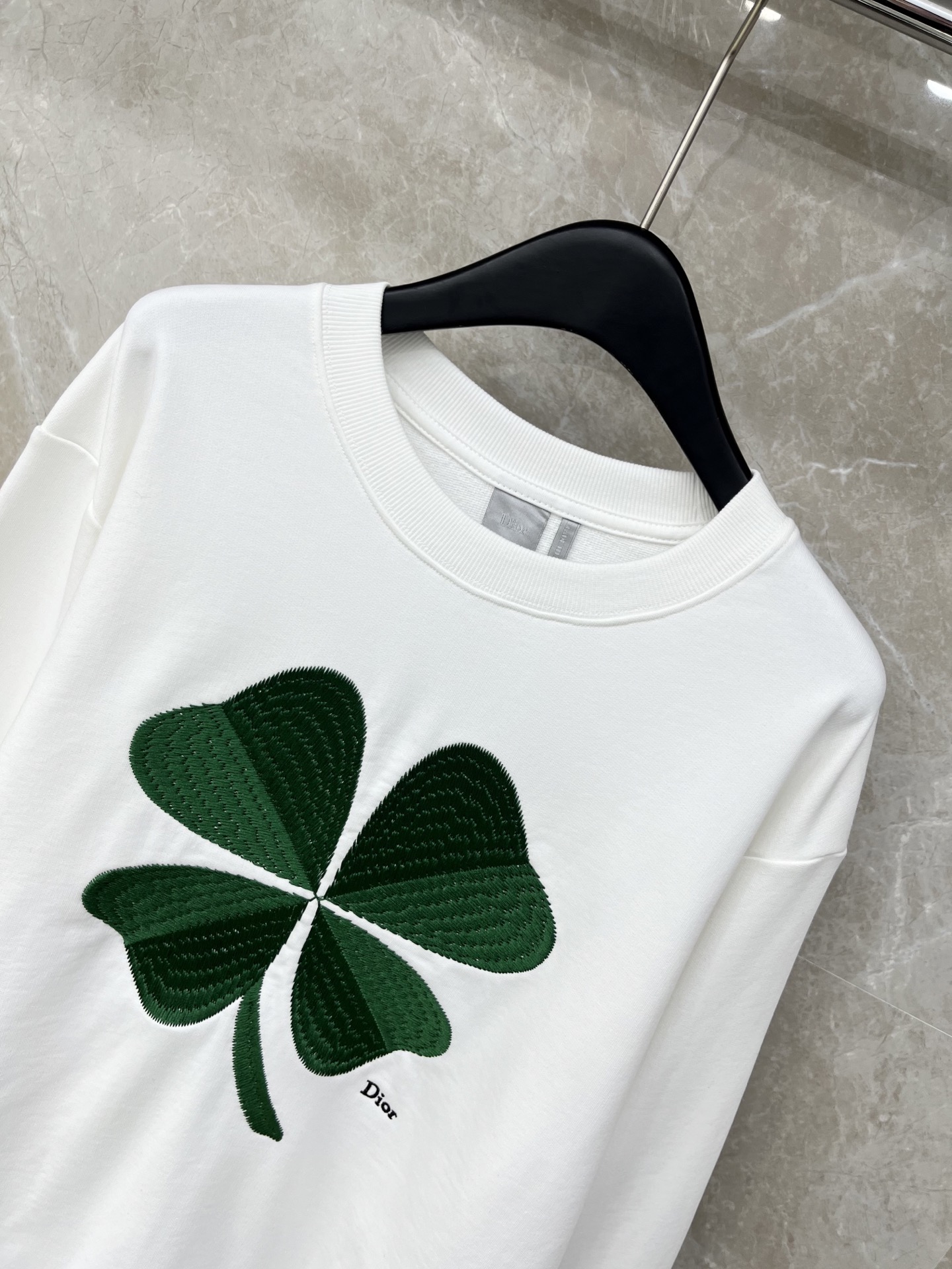 🛒𝐍𝐄𝐖 · 𝟐𝟎𝟐6/爆款现货原单品质 Dio*｜26新品四叶草🍀撞色刺绣卫衣精致宽松版型 上身巨显瘦