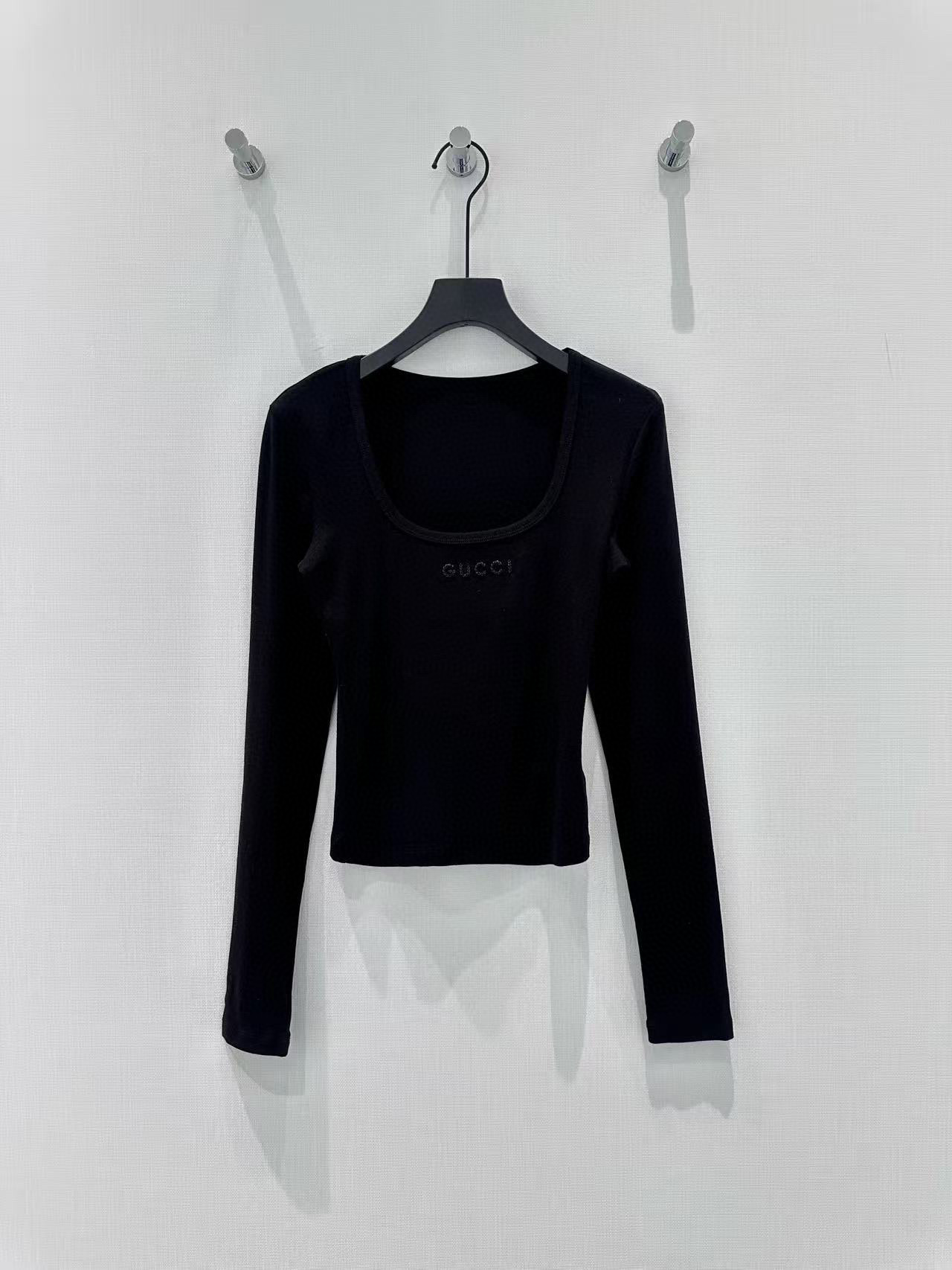 🛒𝐍𝐄𝐖 · 𝟐𝟎𝟐6/爆款现货设计师 原创｜2026新款棉质长袖打底衫云感舒适的系列！上身的触感谁穿谁