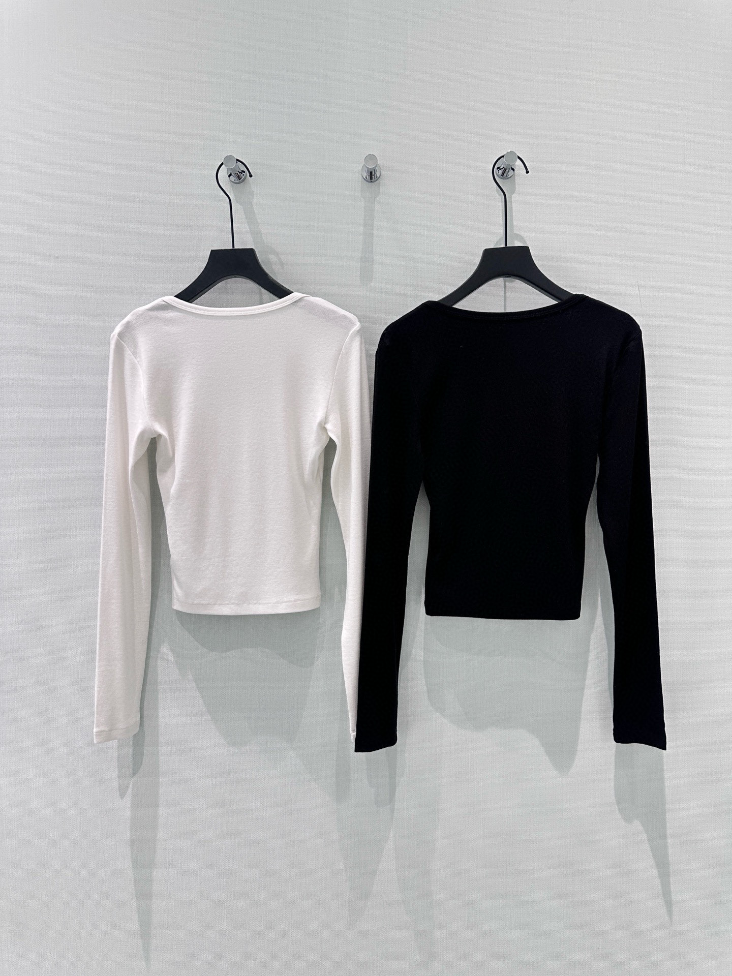 🛒𝐍𝐄𝐖 · 𝟐𝟎𝟐6/爆款现货设计师 原创｜2026新款棉质长袖打底衫云感舒适的系列！上身的触感谁穿谁