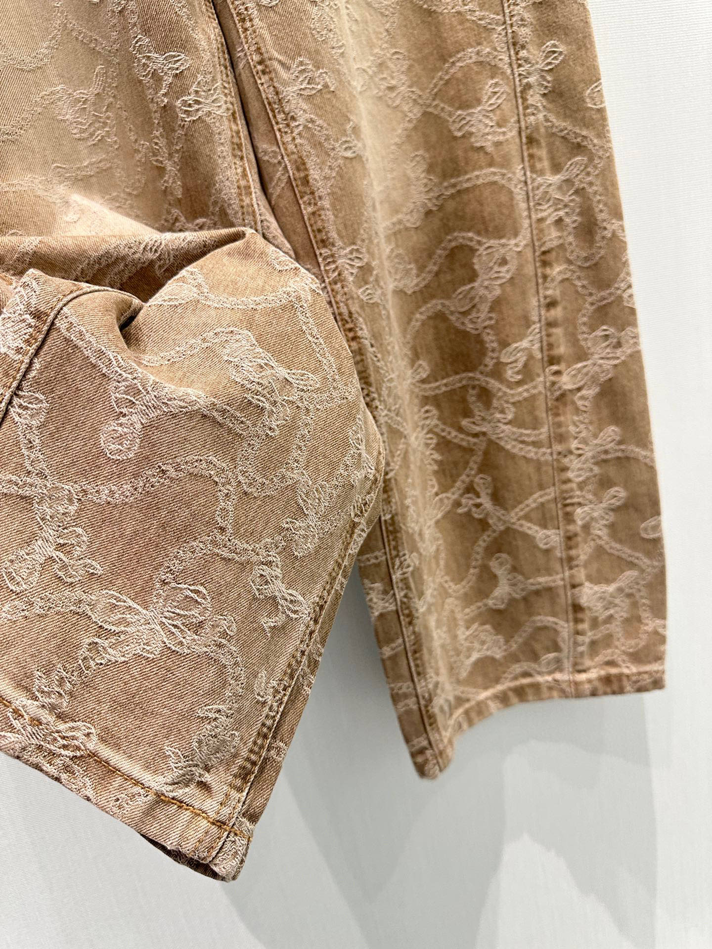 🛒𝐍𝐄𝐖 · 𝟐𝟎𝟐6/爆款现货【早春新款】原创｜定制纹理提花牛仔裤采用高端定制面料，牛仔穿起来非常舒适