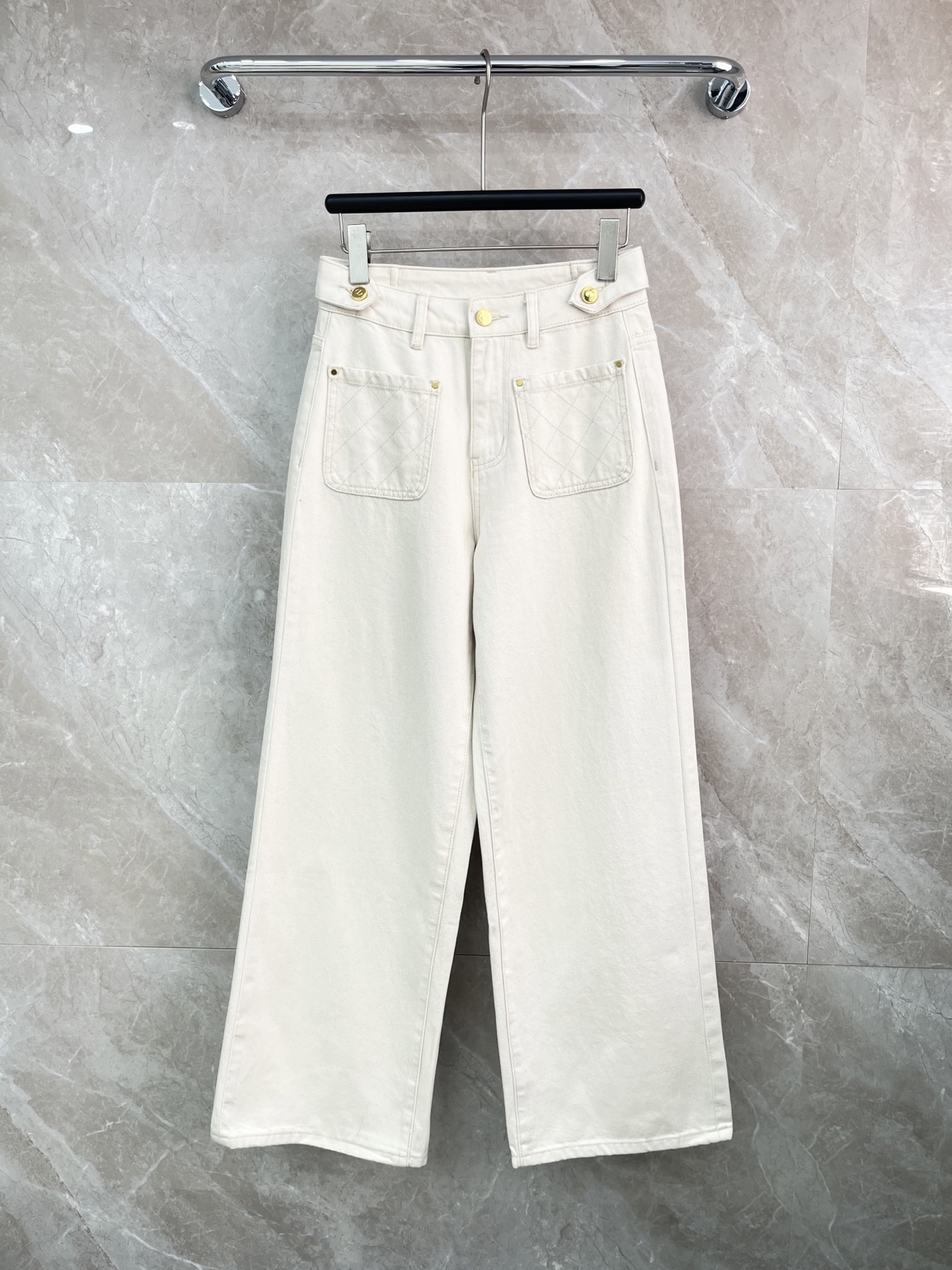 🛒𝐍𝐄𝐖 · 𝟐𝟎𝟐6/爆款现货【早春新款】原创｜定制菱格双口袋牛仔裤采用高端定制面料，牛仔穿起来非常舒