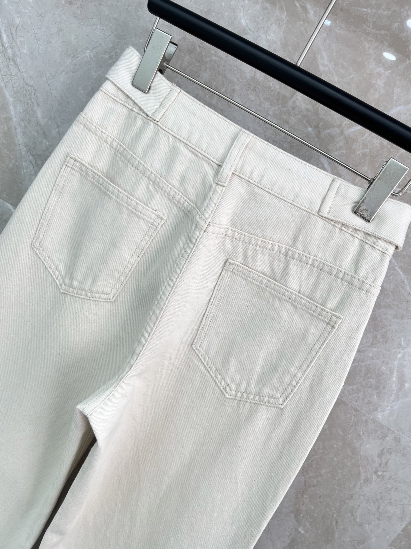 🛒𝐍𝐄𝐖 · 𝟐𝟎𝟐6/爆款现货【早春新款】原创｜定制菱格双口袋牛仔裤采用高端定制面料，牛仔穿起来非常舒