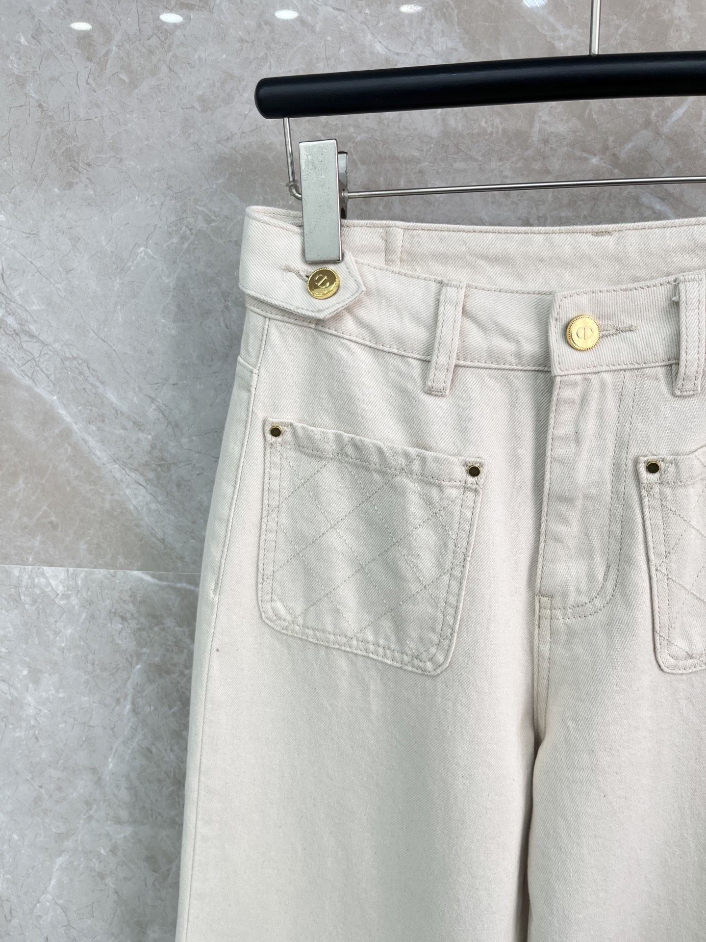 🛒𝐍𝐄𝐖 · 𝟐𝟎𝟐6/爆款现货【早春新款】原创｜定制菱格双口袋牛仔裤采用高端定制面料，牛仔穿起来非常舒